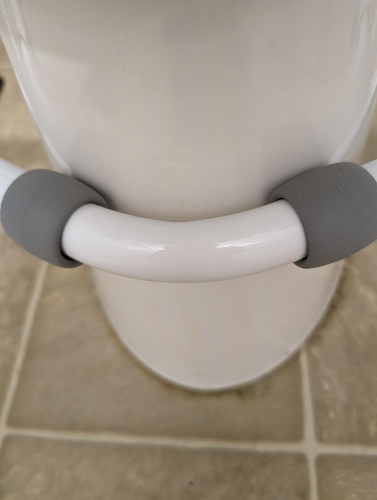 KMINA Toilet Safety Rails for Seniors, Adjustable Frame with Grab Bars | Armrests with 6 Height Settings, Heavy Duty Steel, Lateral Suction Pads, Easy to Install, White customer photo 2