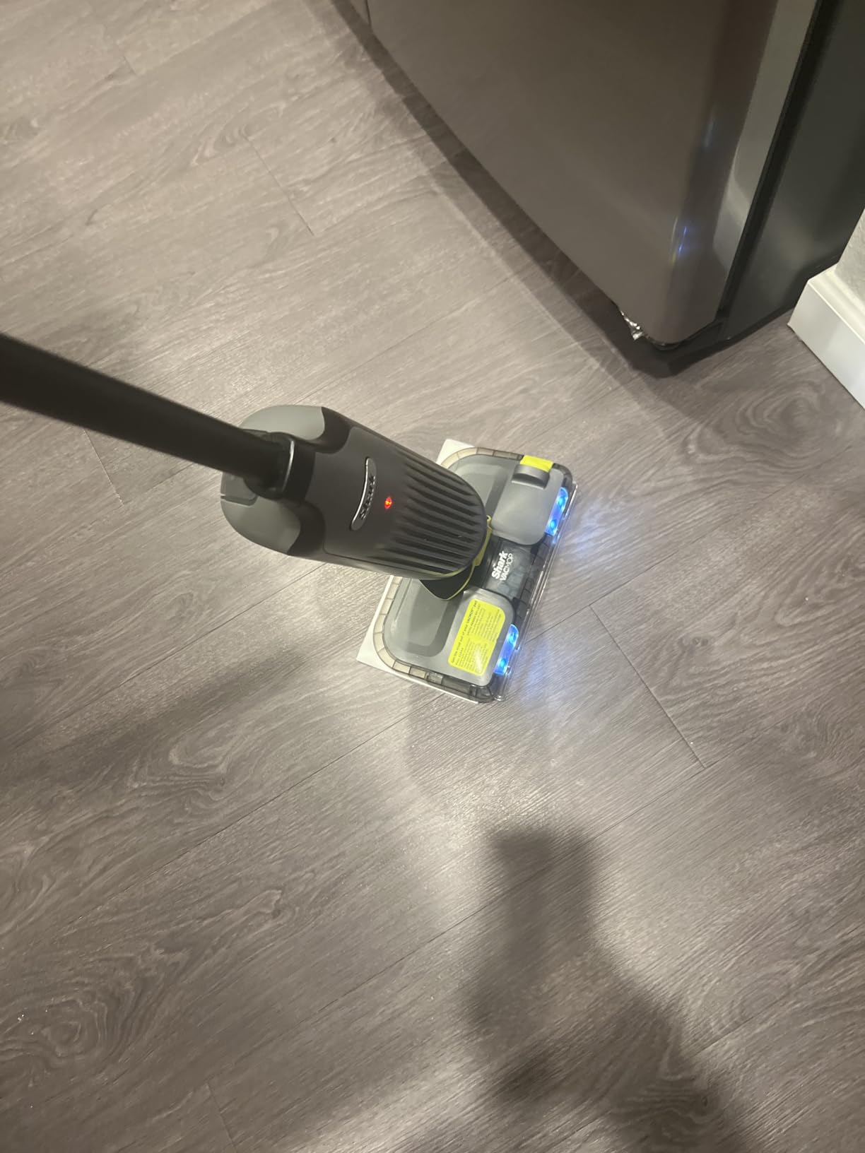 Shark VACMOP Cordless Vacuum and Spray Mop, VM252 customer photo 2
