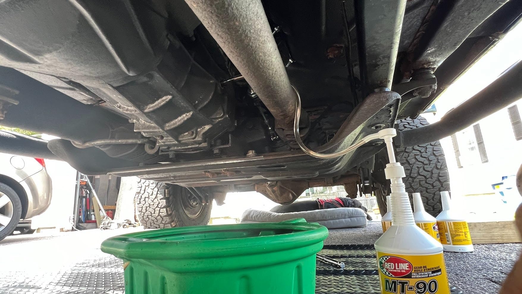 Slippery Pete - Fluid Pump for Standard Quart Bottles - 8cc per Pump Stroke and 3rd Hand Adapter, Transfer Gear Oil, Transmission and Differential Fluid (28mm) customer photo 1