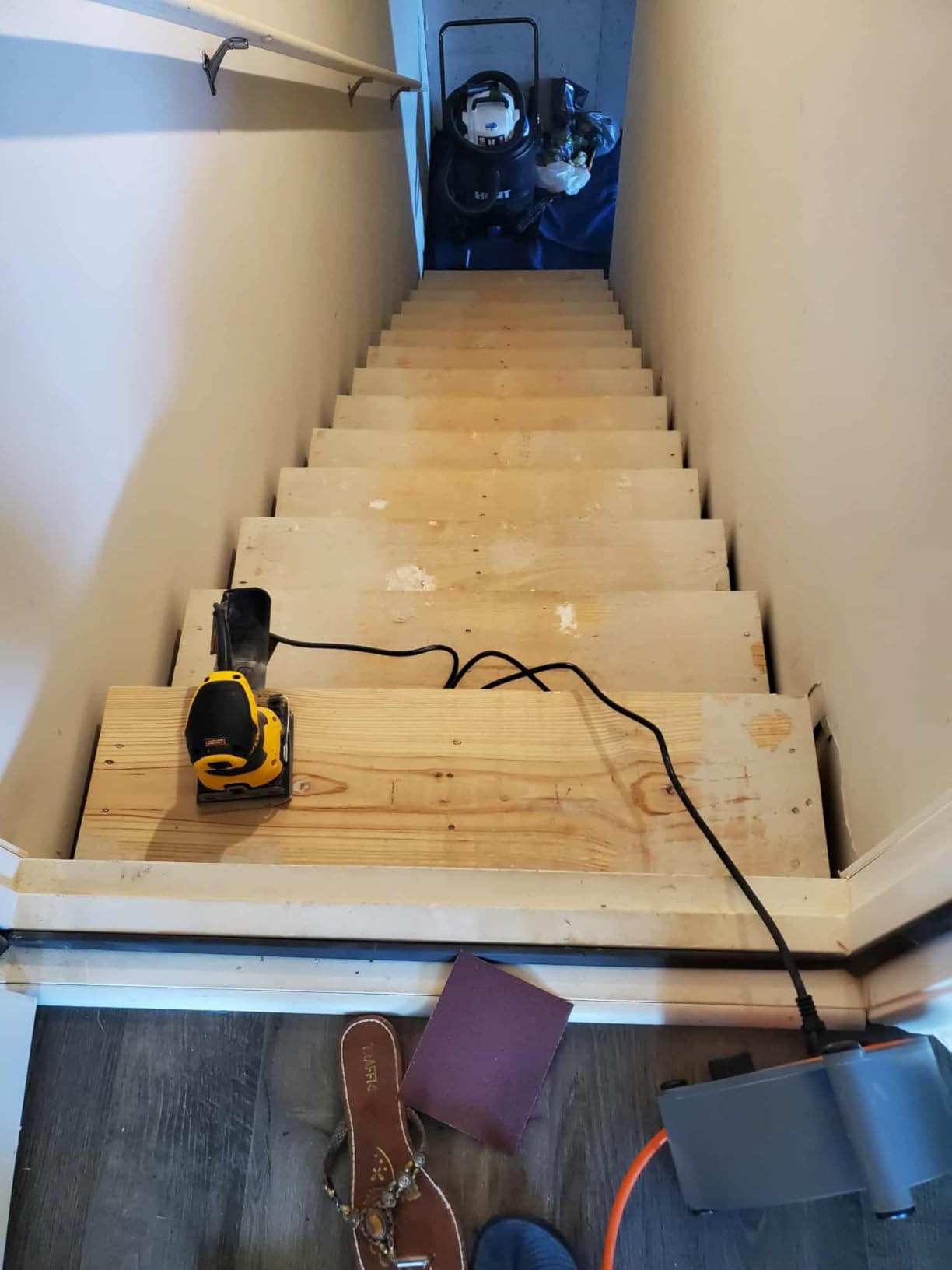 DEWALT Random Orbit Sander, Variable Speed, 5-Inch (DWE6423), Power Source Corded Electric customer photo 2