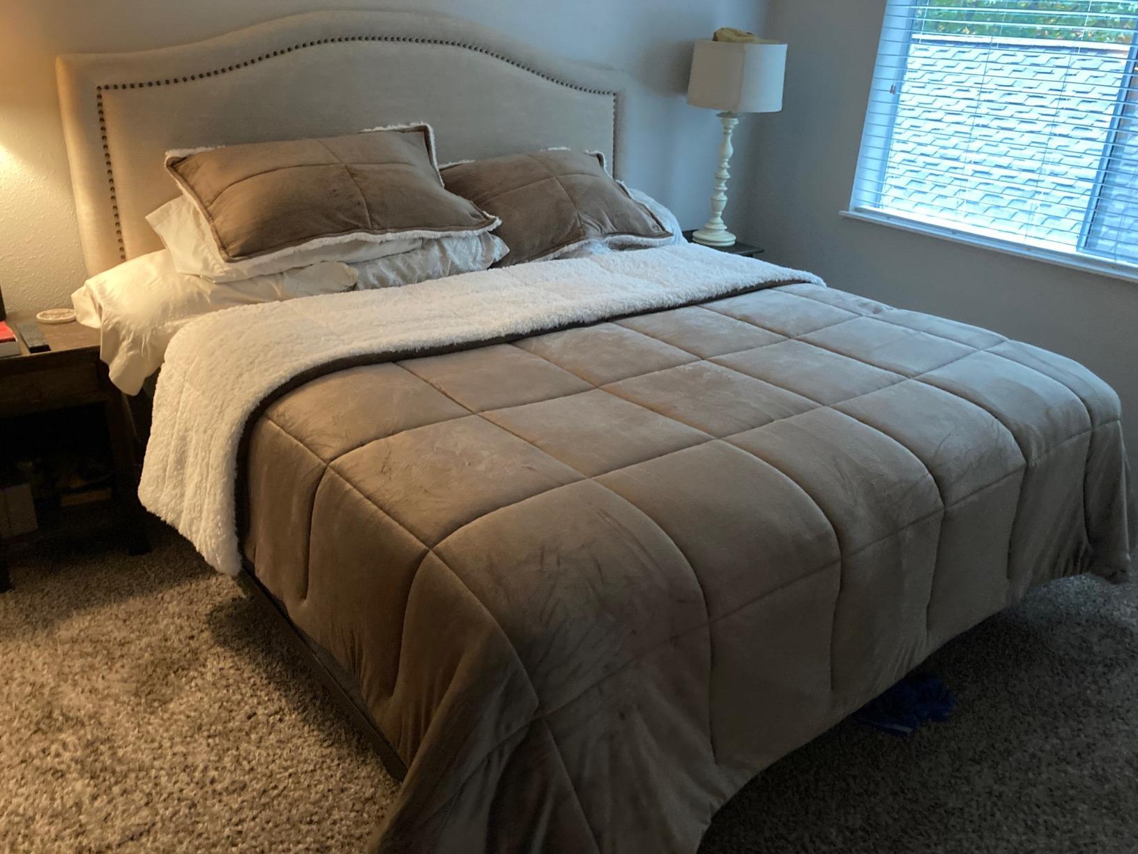 UGG Blissful Queen Comforter Set, Cozy & Reversible, 3-Piece, Seal Grey | Fits Queen & Full Beds, Ultra Fluffy & Soft, Down-Alternative Fill, Heavyweight Warmth, 2 Pillow Shams, OEKO-TEX Compliant customer photo 1
