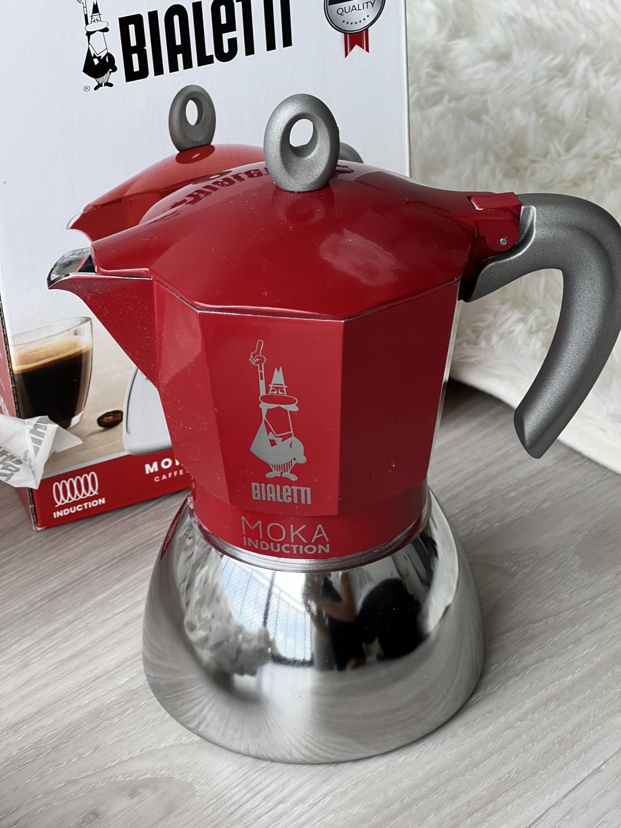 Bialetti - Moka Induction, Moka Pot, Suitable for all Types of Hobs, 6 Cups Espresso (9.4 Oz), Red customer photo 1