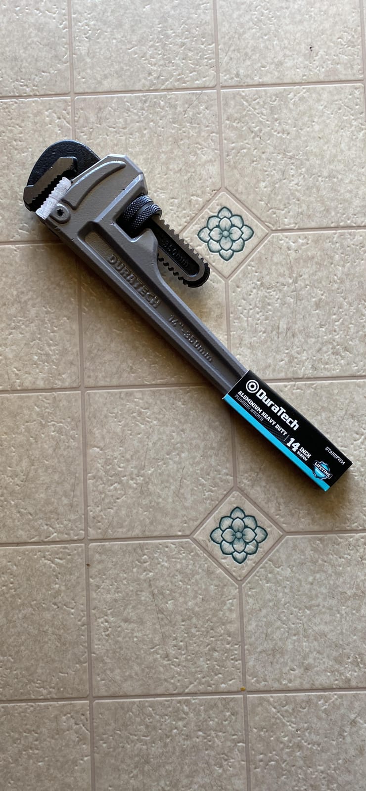 DURATECH 24-inch Aluminum Straight Pipe Wrench, Adjustable Plumbing Wrench | Heavy Duty, Drop Forged, Exceed GGG standard customer photo 2