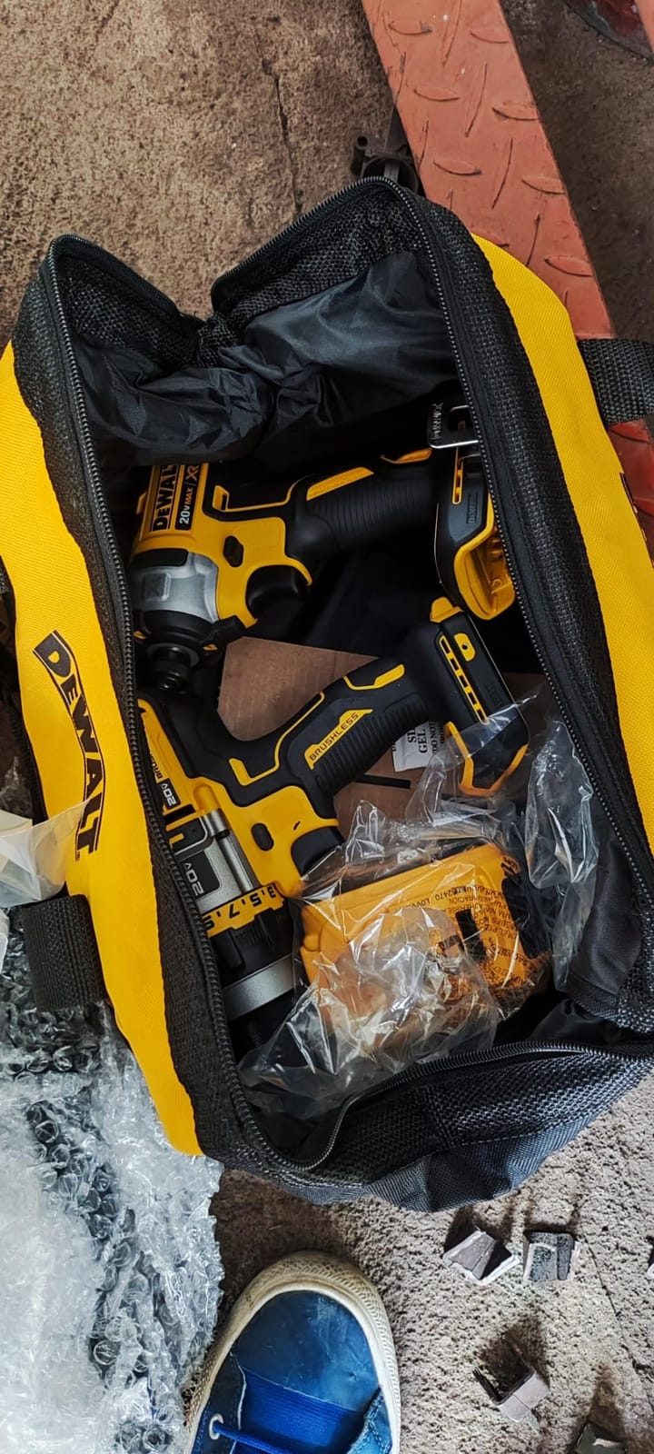 DEWALT FLEXVOLT ADVANTAGE 20V MAX* Combo Kit with Hammer Drill & Impact Driver, 5.0-Ah, 2-Tool (DCK2100P2) customer photo 1
