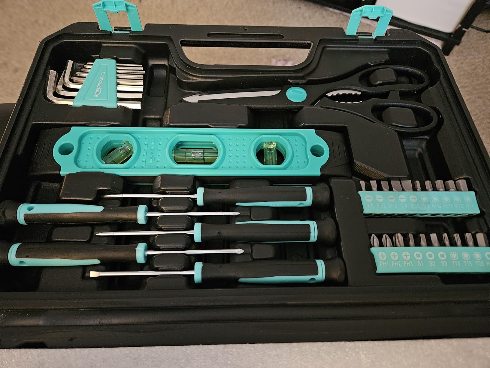 Amazon Basics 142-Piece Household Tool Kit for Home Repair, Hand Tools with Storage Case, 13.39 x 9.25 x 2.95 inch, Turquoise customer photo 2