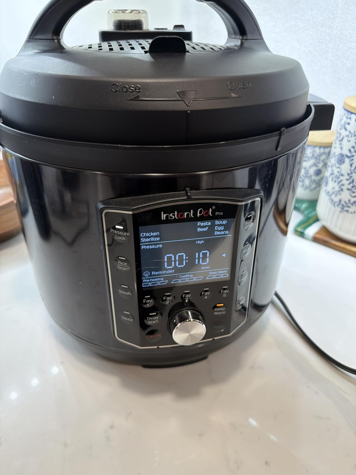 Instant Pot Pro 8 Qt 10-in-1 Electric Pressure Cooker, Black customer photo 2