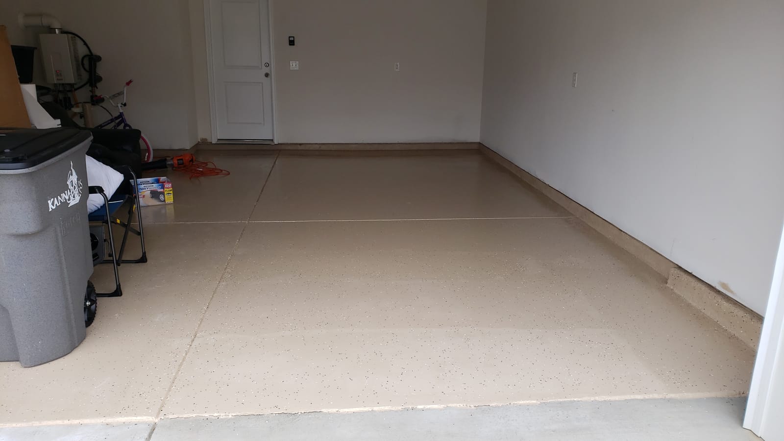 Rust-Oleum EpoxyShield Gloss Dark Gray Garage Floor Coating Kit | Epoxy Garage Floor System, Hot Tire And Chemical Resistant, Professional Finish, 1 Car customer photo 2