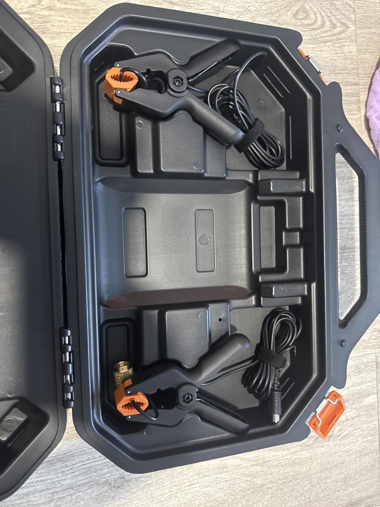 Elitech LMG-10 2-Way HVAC Manifold with Wired Temp Clamps | Wired reliability, Instant dual-temp reading, Rugged field-use design customer photo 1