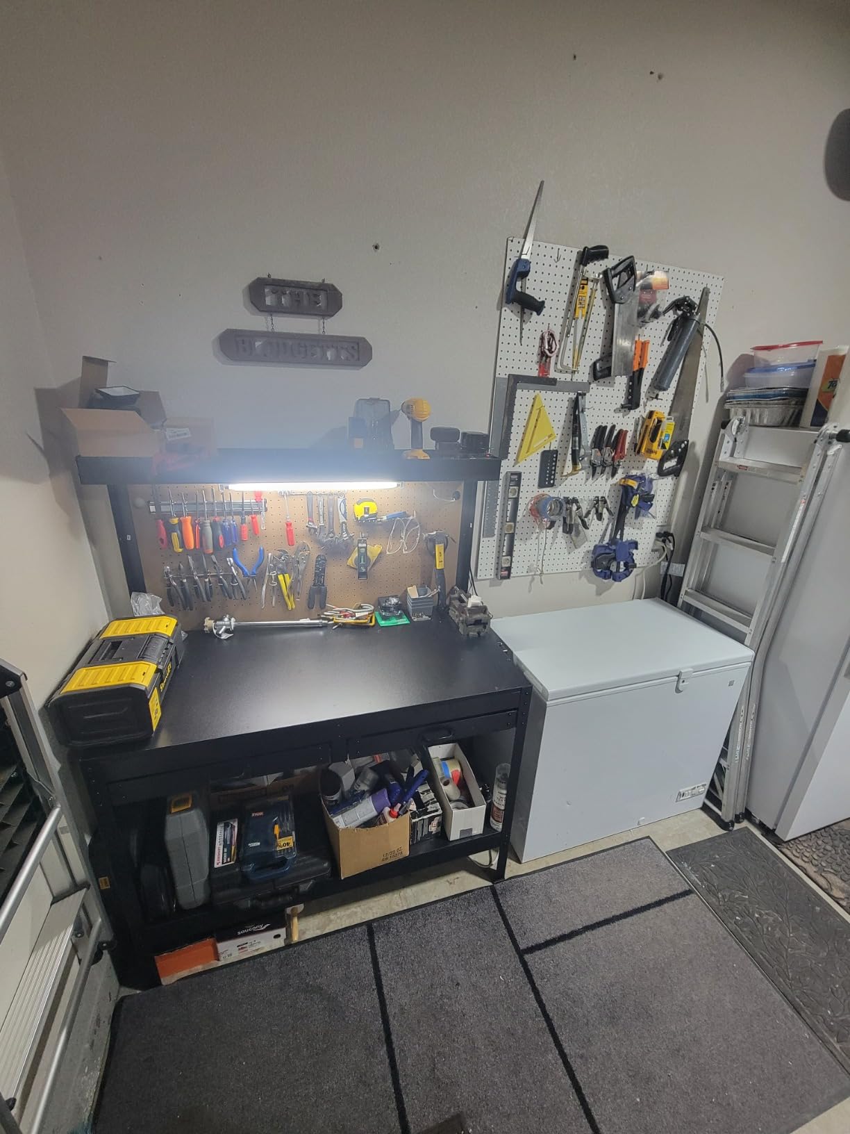 WEN WB4723T 48-Inch Workbench with Power Outlets and Light, Black customer photo 2