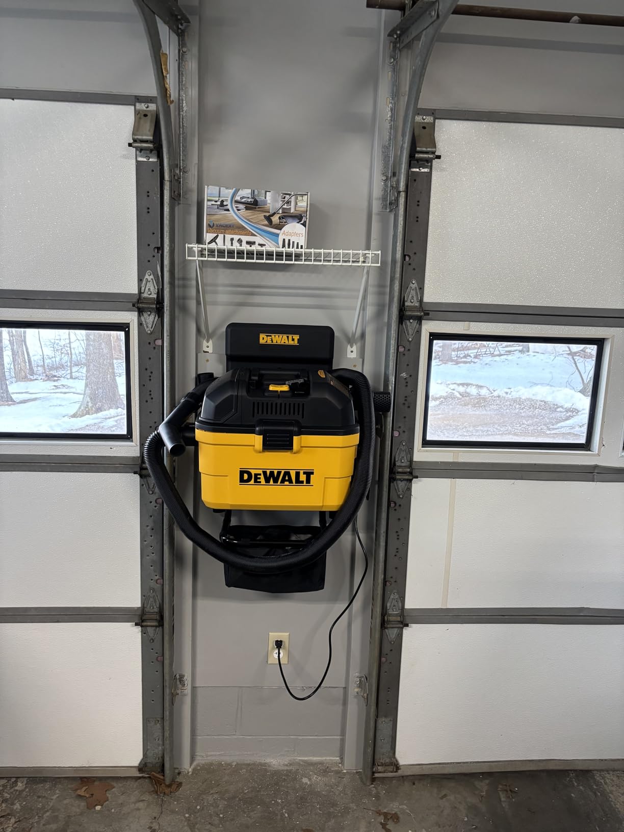 DEWALT Portable 6 Gallon 5 Horsepower Wall-Mounted Garage Wet Dry Vacuum Cleaner DXV06G customer photo 2