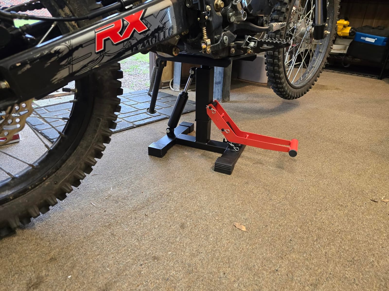 Motorcycle Lift Stand 1000LBS, Adjustable Hydraulic Dirt Bike Jack | Stable Wide Base with Non-Slip Platform Ideal for Home Garages, Workshops and Professional Motorcycle Maintenance customer photo 2