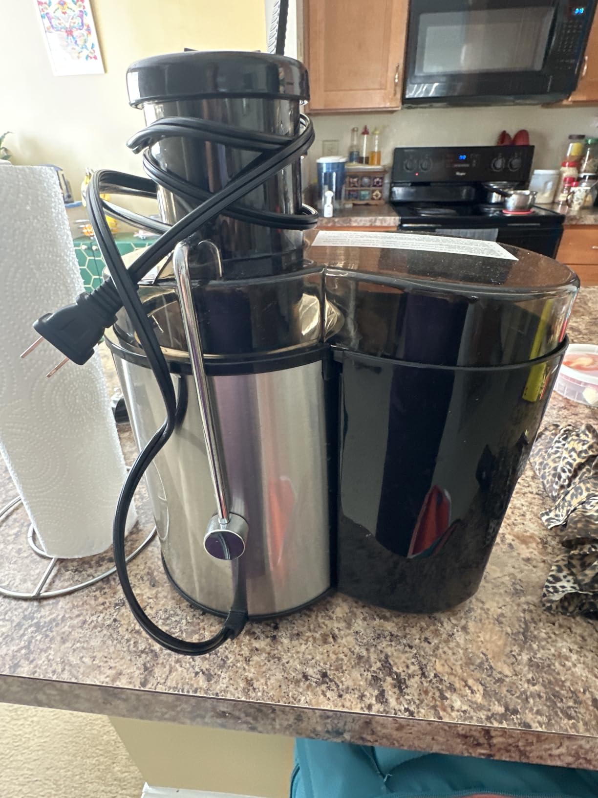 HOUSNAT Juicer Machines for Whole Fruit and Vegetables, 3 Speed Setting | 400W Motor (MAX Power 800W) Centrifugal Extractor includes Cleaning Brush plus Recipe Book, Ideal Beginners Quick Daily Use customer photo 1