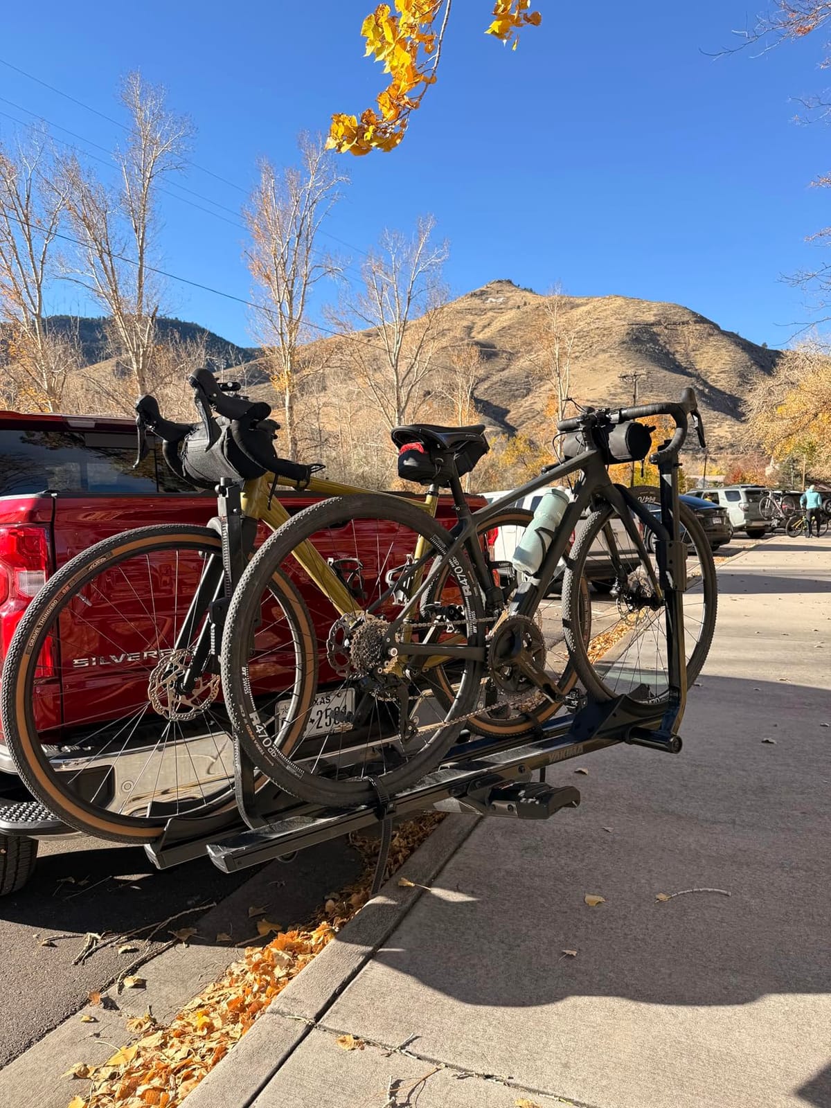 Yakima StageTwo 4 Bike Adjustable Tray Hitch with Tilt Lever and SKS Locks customer photo 1