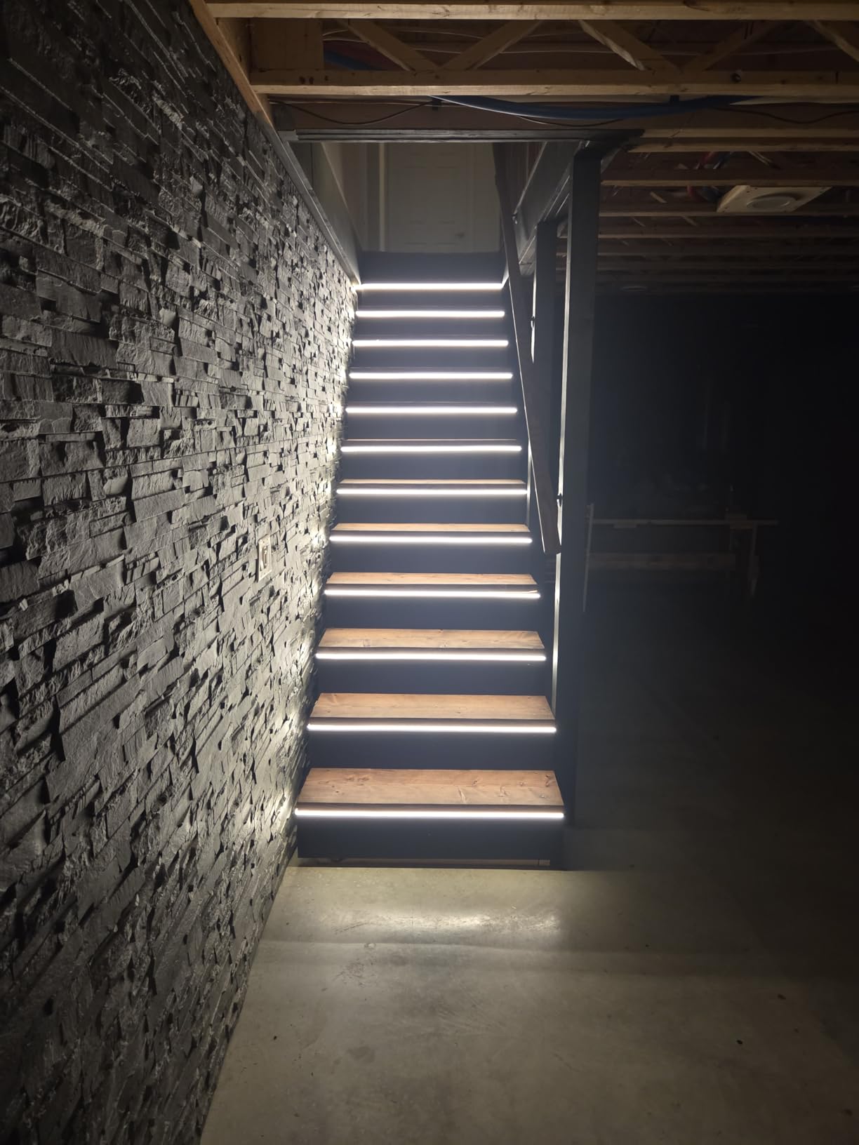 Intelligent Motion Triggered LED Stair Lighting Kit KMG-3233, 40