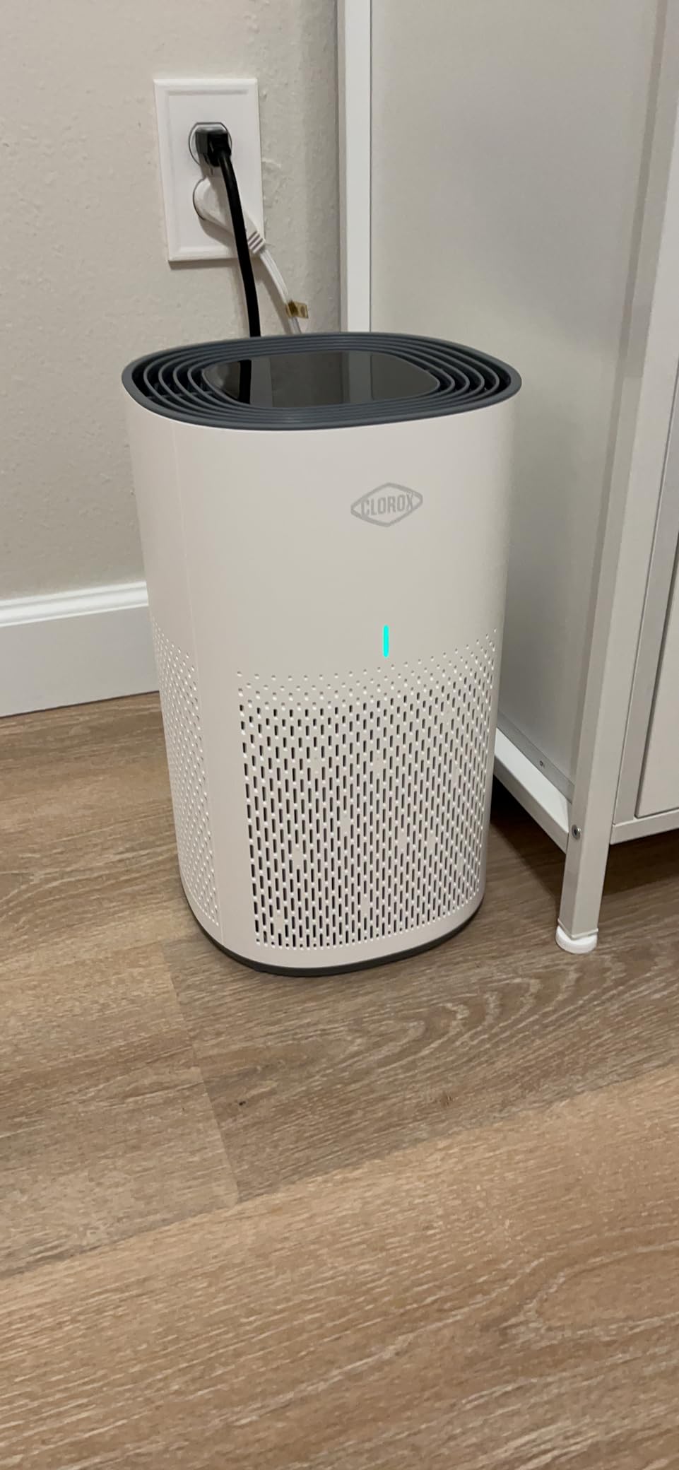 Clorox Medium Room Air Purifiers for Bedroom Home, True HEPA Filter | 1,000 Sq Ft | Reduces 99.9% of Mold, Viruses, Wildfire Smoke, Allergens, Pet Allergies, Dust | Auto Mode | Whisper Quiet customer photo 2