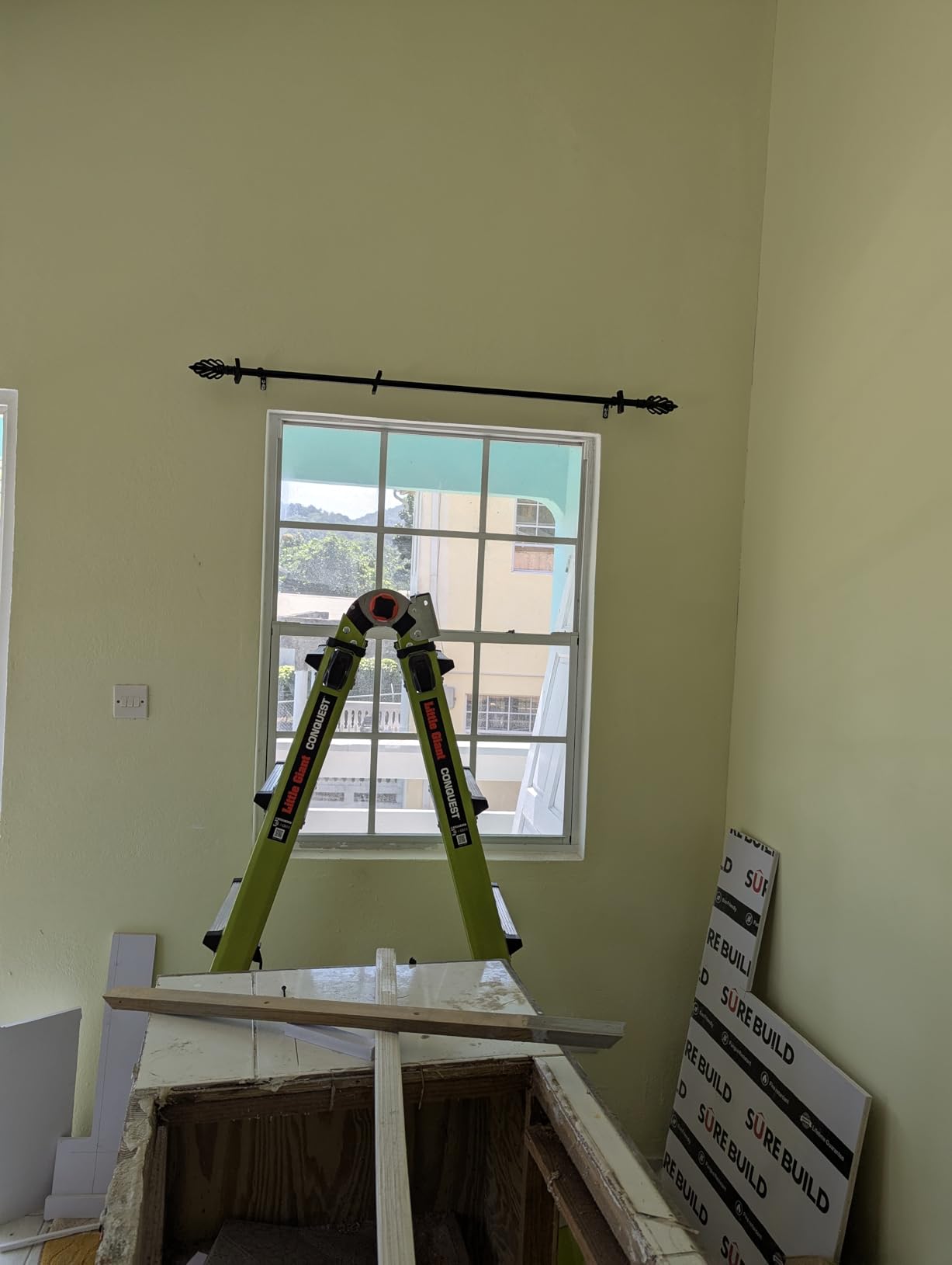 Little Giant Conquest 2.0, 22 ft Multi-Position Ladder, Non-Conductive Hi-Viz Green Fiberglass, Type 1A, 300 lbs Weight Rating customer photo 2