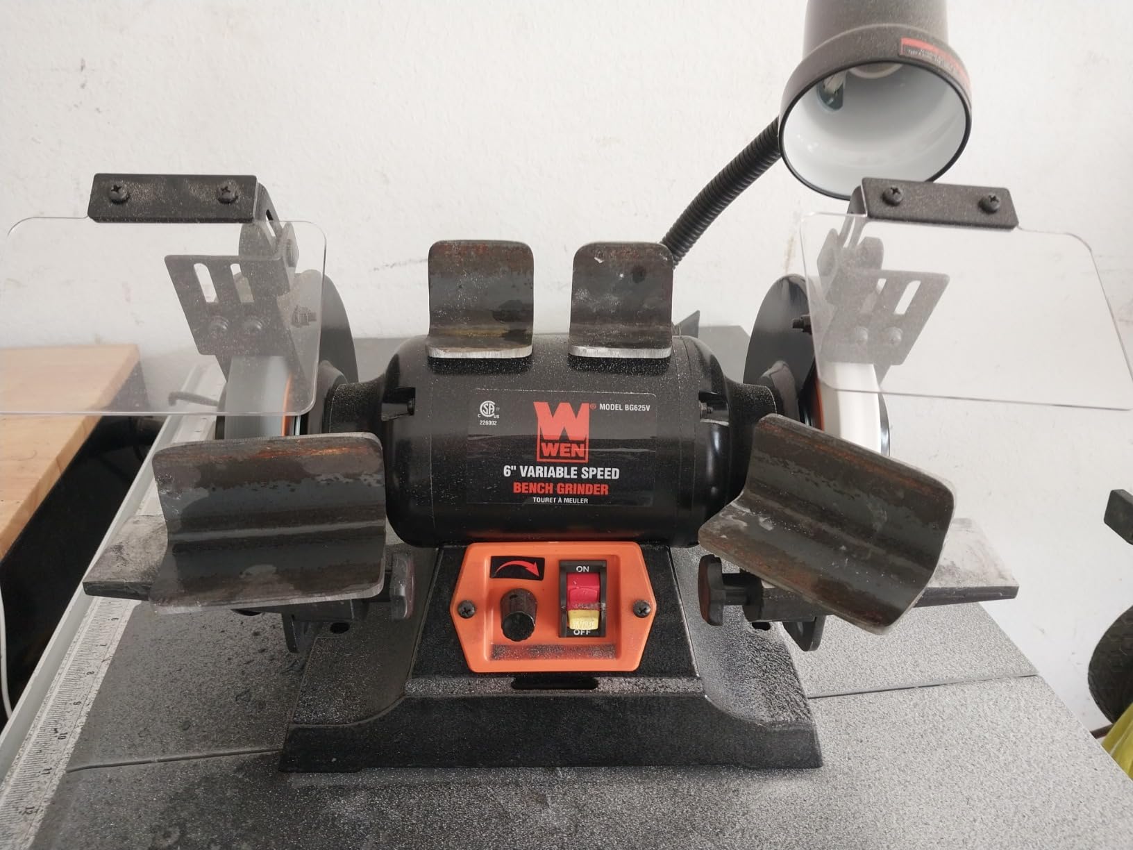 WEN BG625V 2.5-Amp 6-Inch Variable Speed Bench Grinder with Flexible Work Light customer photo 1