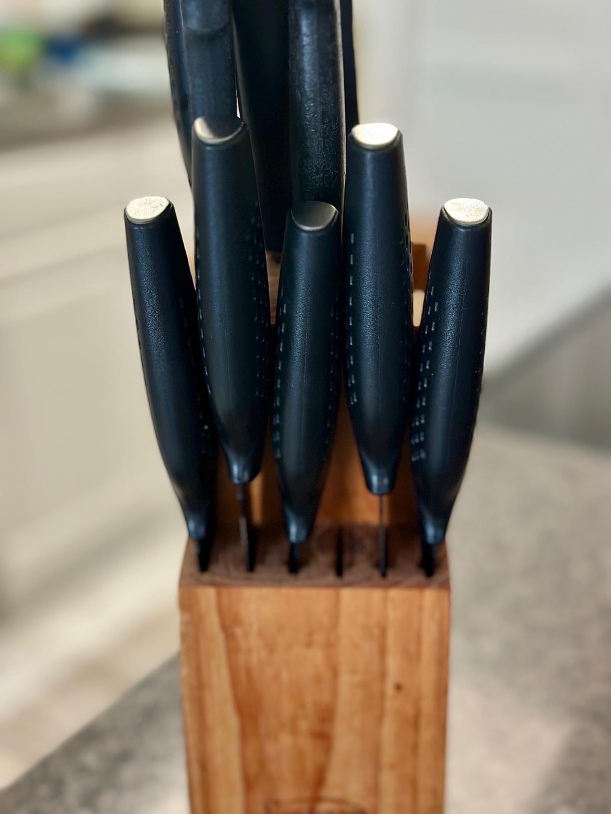 Amorston Steak Knives, Steak Knives Set of 8, Stainless Steel Steak Knife Set, Serrated Knives Dishwasher Safe, Elegant Black customer photo 1