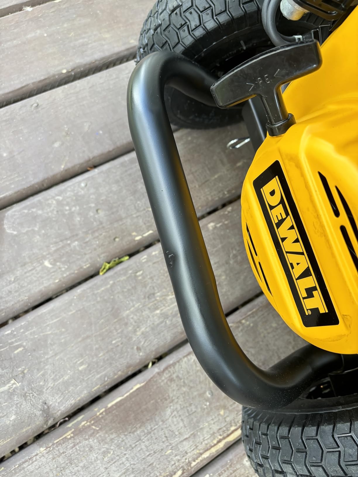 DeWalt 3300 PSI Gas Pressure Washer, 2.4 GPM, Residential Model DXPW3300-S, AAA Axial Cam Pump, 25' Hose, 5 Nozzles, Ergonomic Spray Gun, 49-State Compliant customer photo 2