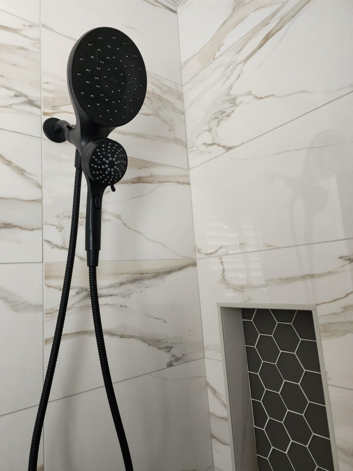 Moen Magnetix 6-Spray 1.75 GPM 6.75 in. Wall Mount Dual Shower Heads and Handheld, Matte Black customer photo 1