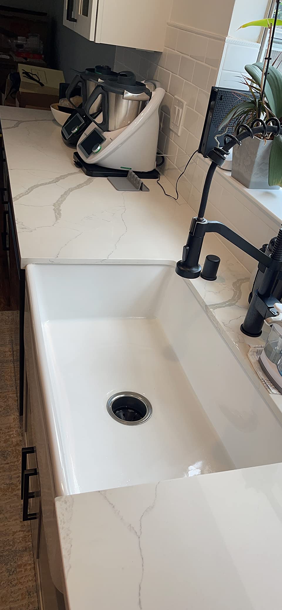 DeerValley White Farmhouse Sink Apron Front Farm Kitchen Sink 33 inch - Single Bowl Deep Drop-in Undermount Reversible Sinks with Grid & Strainer customer photo 2
