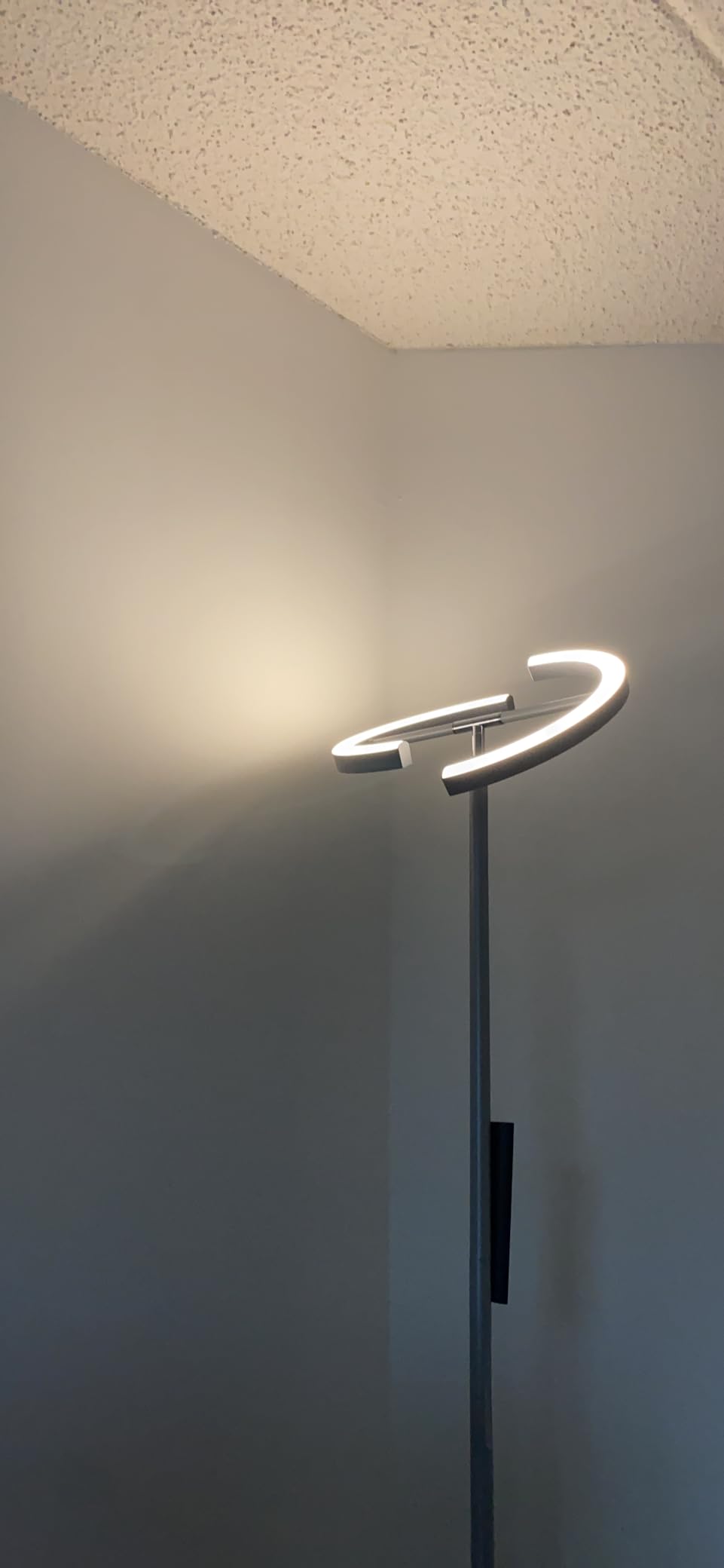 SIBRILLE LED Floor Lamp - Rotatable Standing Lamp with Touch & Remote Control, 3000-6000K, 22W Modern Floor Reading Light, Dimmable Corner Uplighter for Living Room Bedroom Office, Black customer photo 2