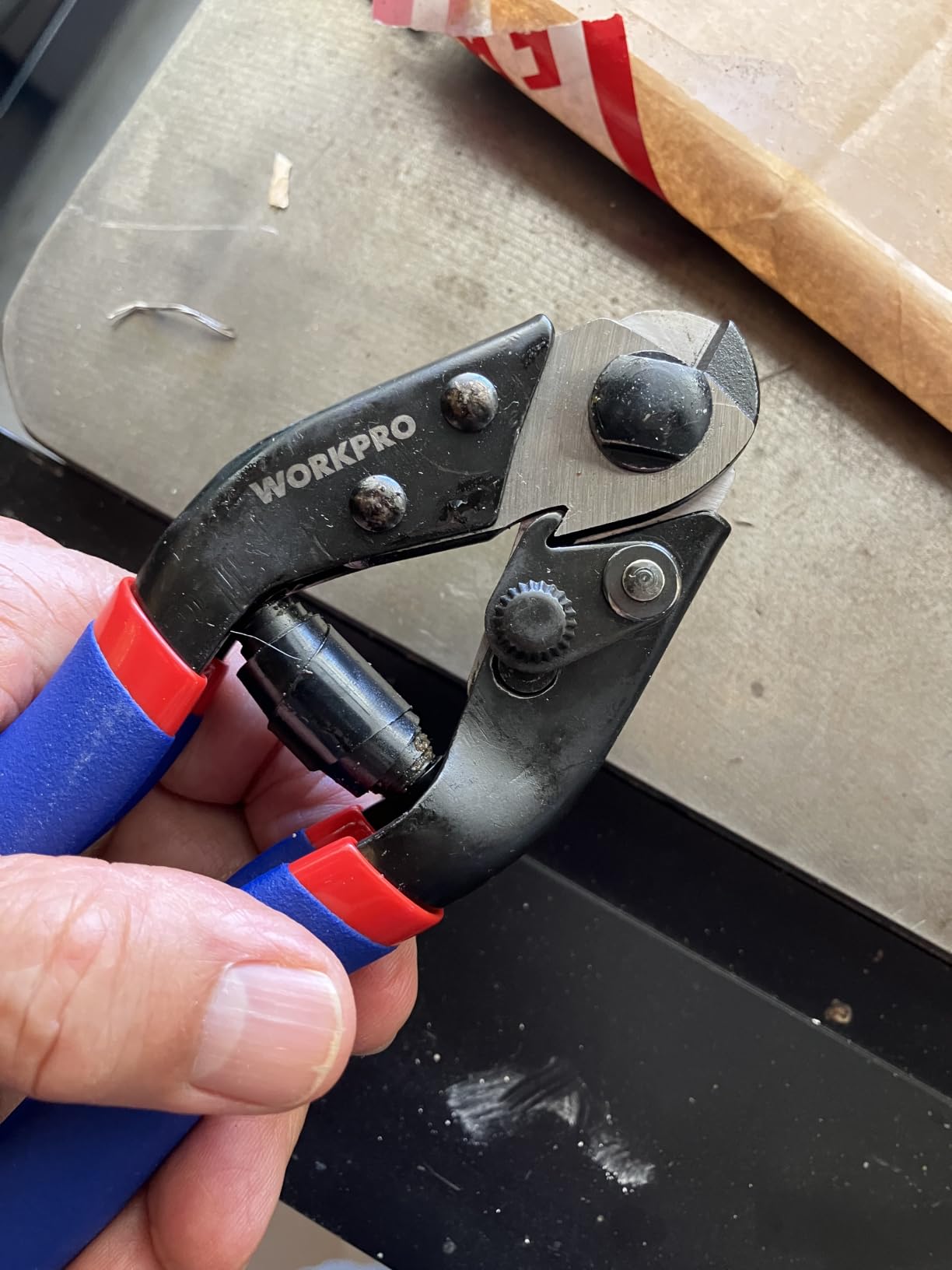 WORKPRO Cable Cutter, 7-1/2 Inch Heavy Duty Wire Rope Cutter | Chrome Vanadium Steel, Safety Lock, Non-Slip Handle for Hard Wire Ropes, Steel Wires and Aircraft Cables customer photo 2