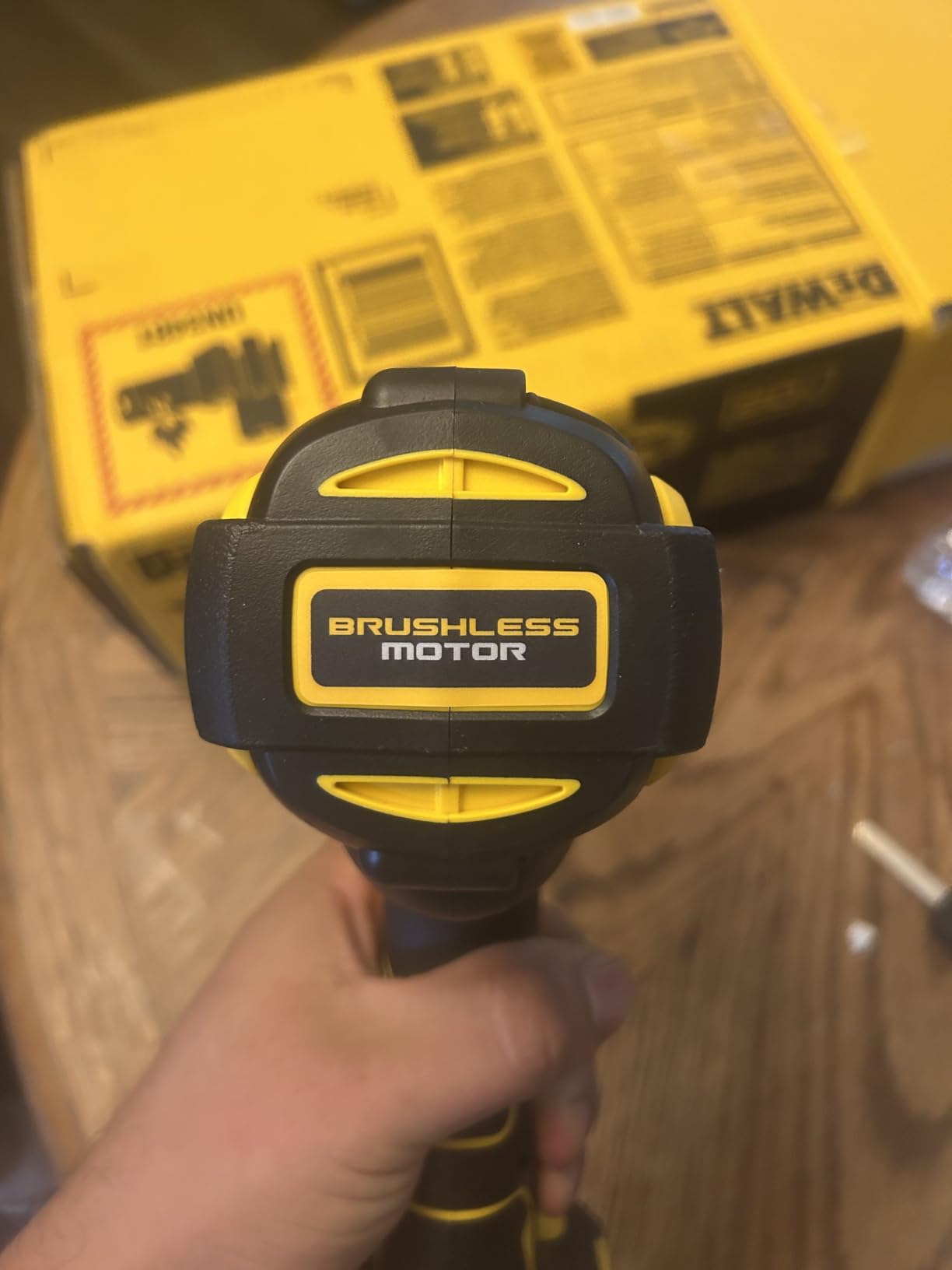 DEWALT 20V MAX Cordless Impact Wrench with Hog Ring Anvil, Brushless High Torque 1/2 Impact Gun, 4-Mode Speed, Includes Battery, Charger and Kit Bag (DCF900P1) customer photo 2