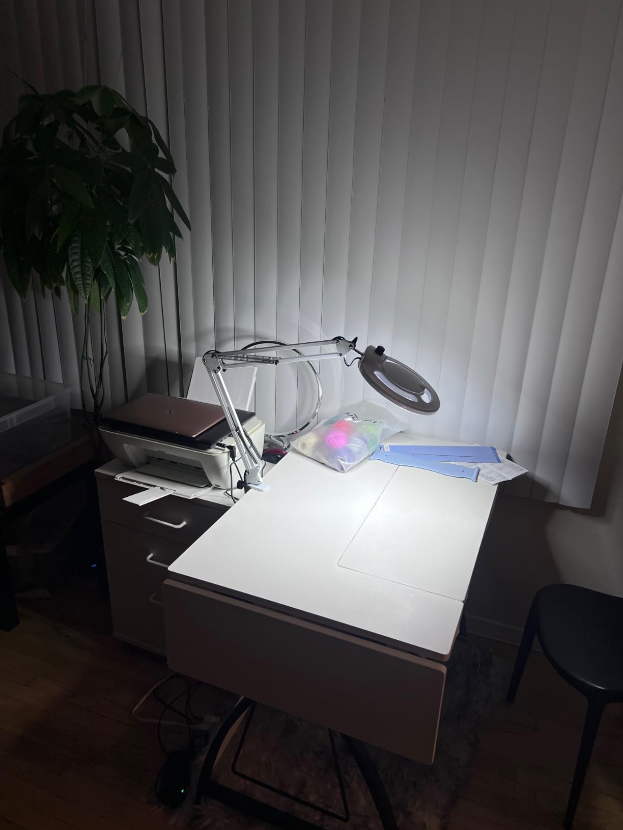 KIRKAS Magnifying Glass with Light, 2,200 Lumens Magnifying Lamp 12X, with Clamp, Stepless Dimmable Real Glass Lens Magnifier, Adjustable Arm Workbench Light for Close Work Hobby Repair customer photo 2