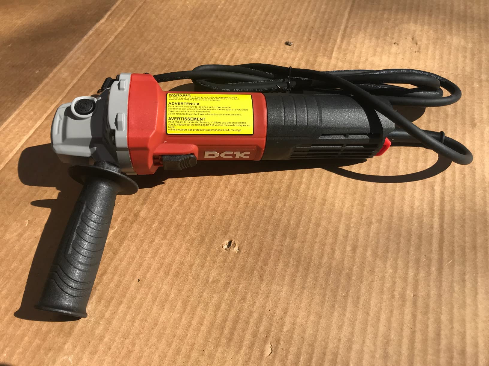 DCK Angle Grinder, 4-1/2-Inch, 6.7Amp Cut off Tool Grinder, 11,800 RPM with 2 Safety Guards, 6-Piece Discs (2 Cutting/2 Grinding/2 Flap Discs), Professional Angle Grinder for Metal, Wood (KSM09-115S) customer photo 1