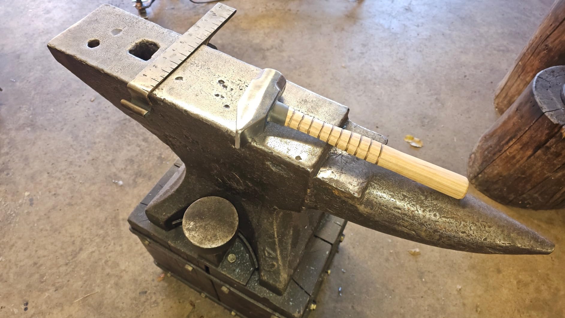 Estwing 4 lb Blacksmith Hammer with 14-Inch Hickory Wood Handle, Fully Forged Induction Hardened Head, Cross Peen End for Driving Small Nails and Working in Hard-to-Reach Places, Model #62314 customer photo 1
