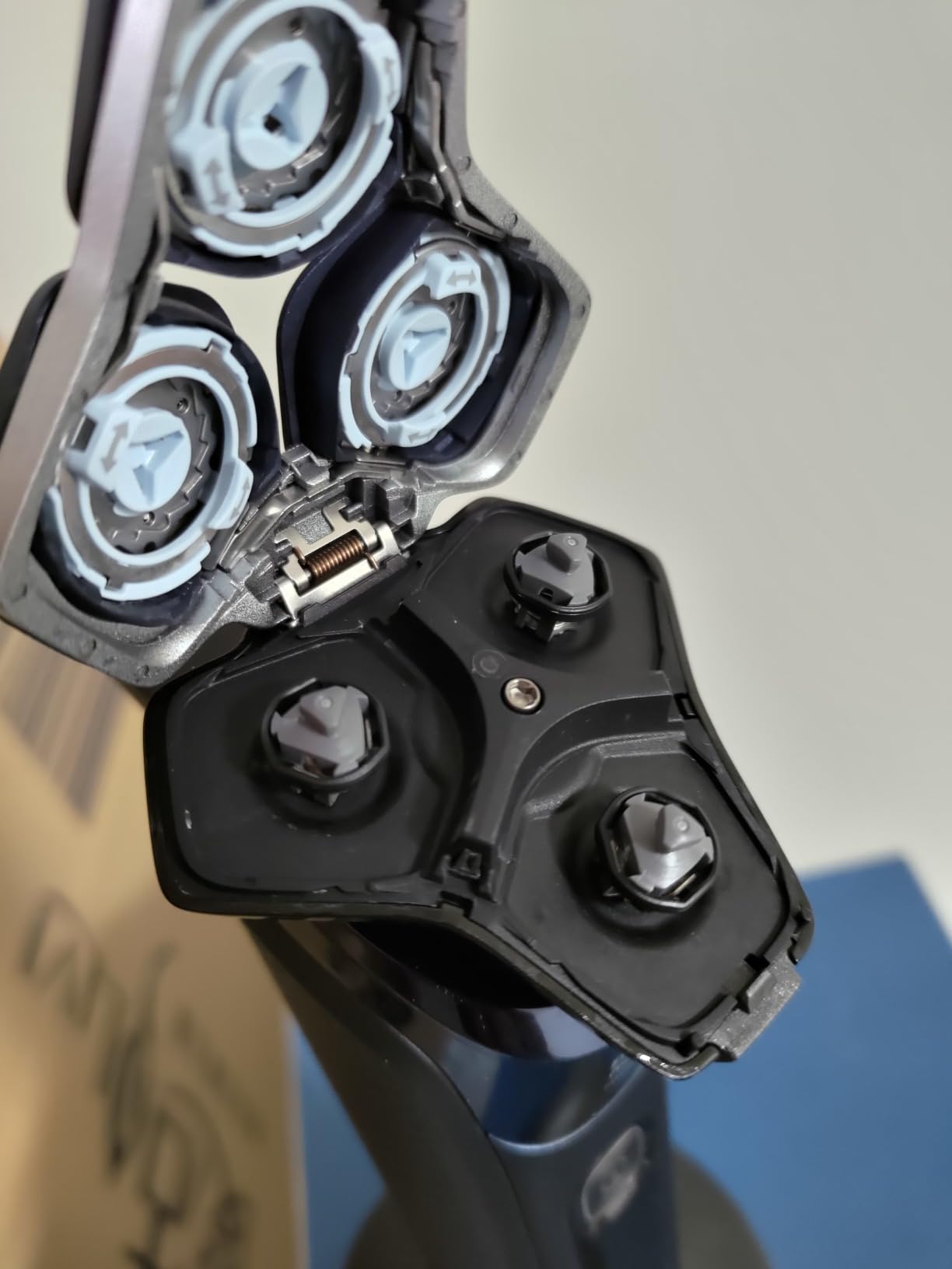 Philips Norelco 7800 Electric Shaver, Black | 45 SteelPrecision Blades, SenseIQ Technology, Nano SkinGlide coating, 360° Flexible Heads, Charging Stand, S7885/85 customer photo 1