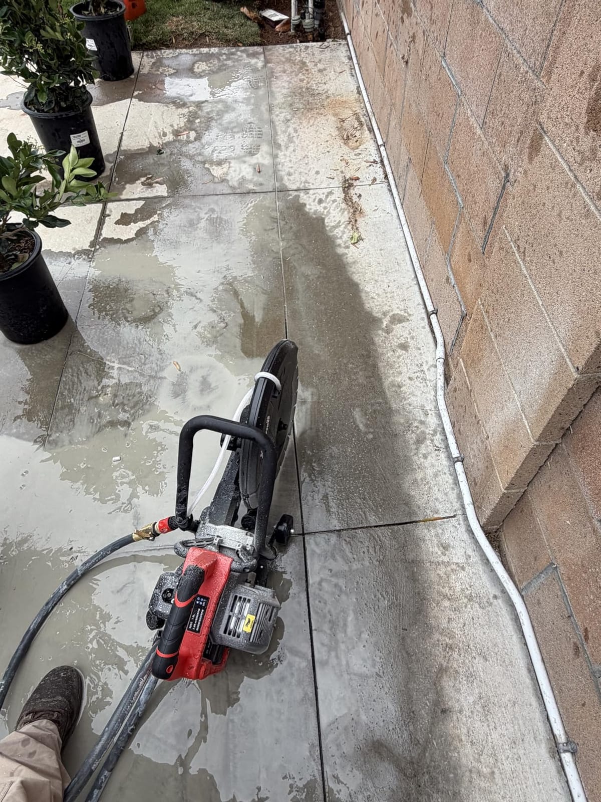 XtremepowerUS 16-Inch Gas Powered Concrete Cut-Off Saw, 52cc 2-Stroke Engine, 5-Inch Max Cut Depth, Guide Roller, Heavy-Duty Masonry Saw customer photo 1