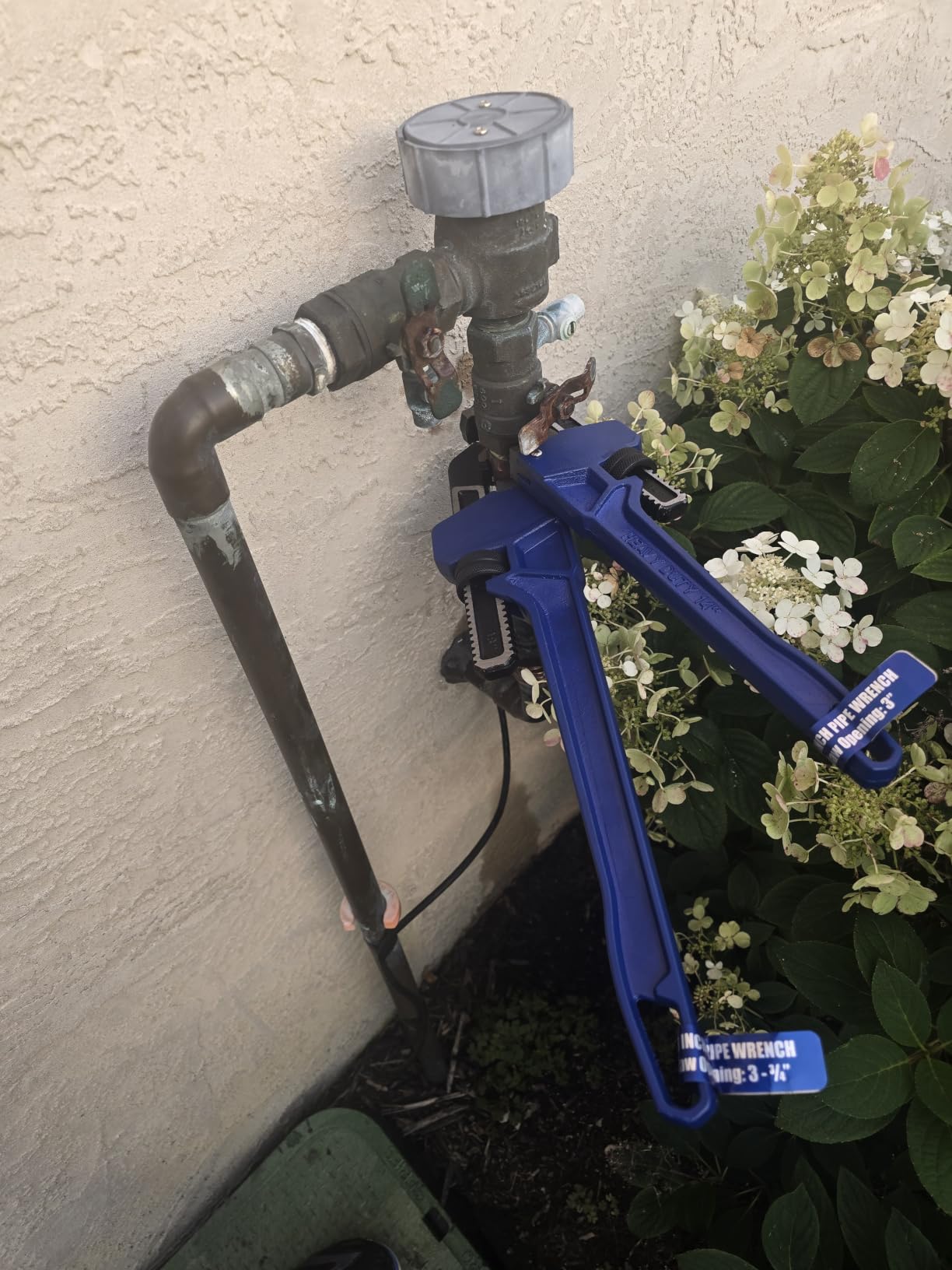 60 Inch Pipe Wrench, Cr-Mo Jaw Opening 9