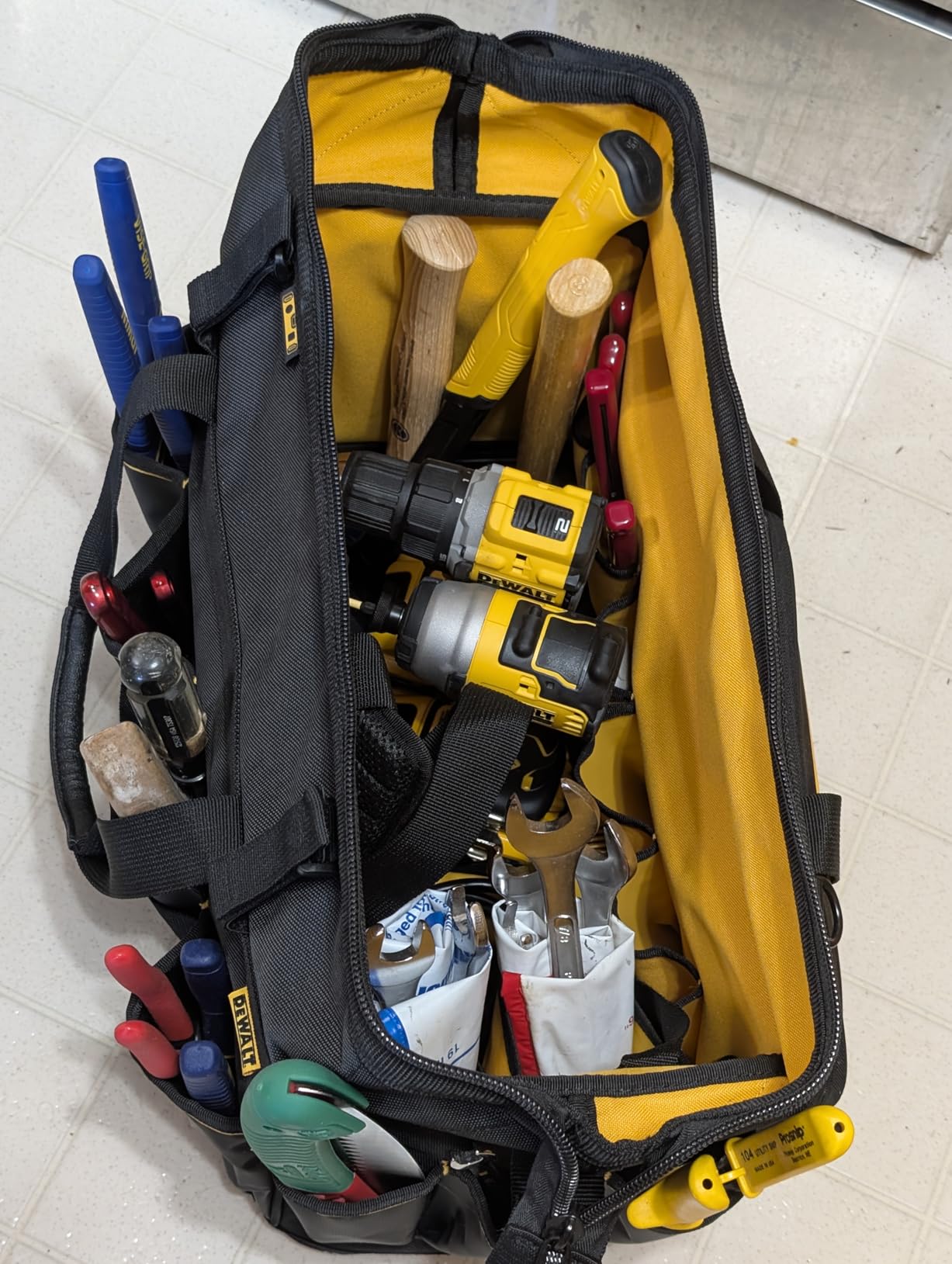 DEWALT Tool Bag, Water Resistant, Hard Bottom, 20-inch, Professional Tool Tote with Organization (DWST560104) customer photo 2