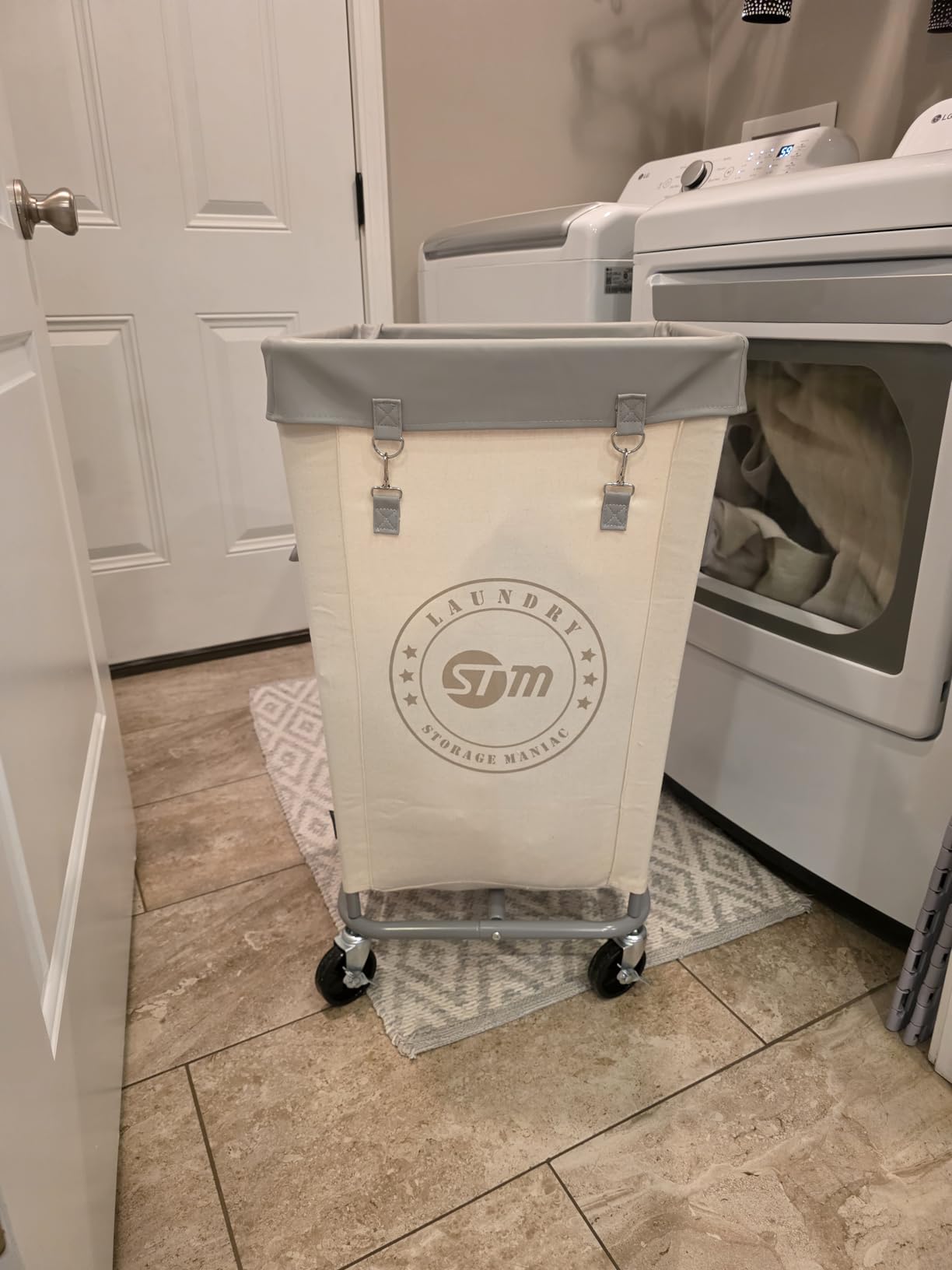 STORAGE MANIAC Commercial Laundry Hamper with Heavy Duty Steel Frame, 160 L Industrial Clothes Basket Cart with Wheels for Big Family, Home, Hotel, Laundry Room, 18''L x 18''W x 31''H, Medium Beige customer photo 2