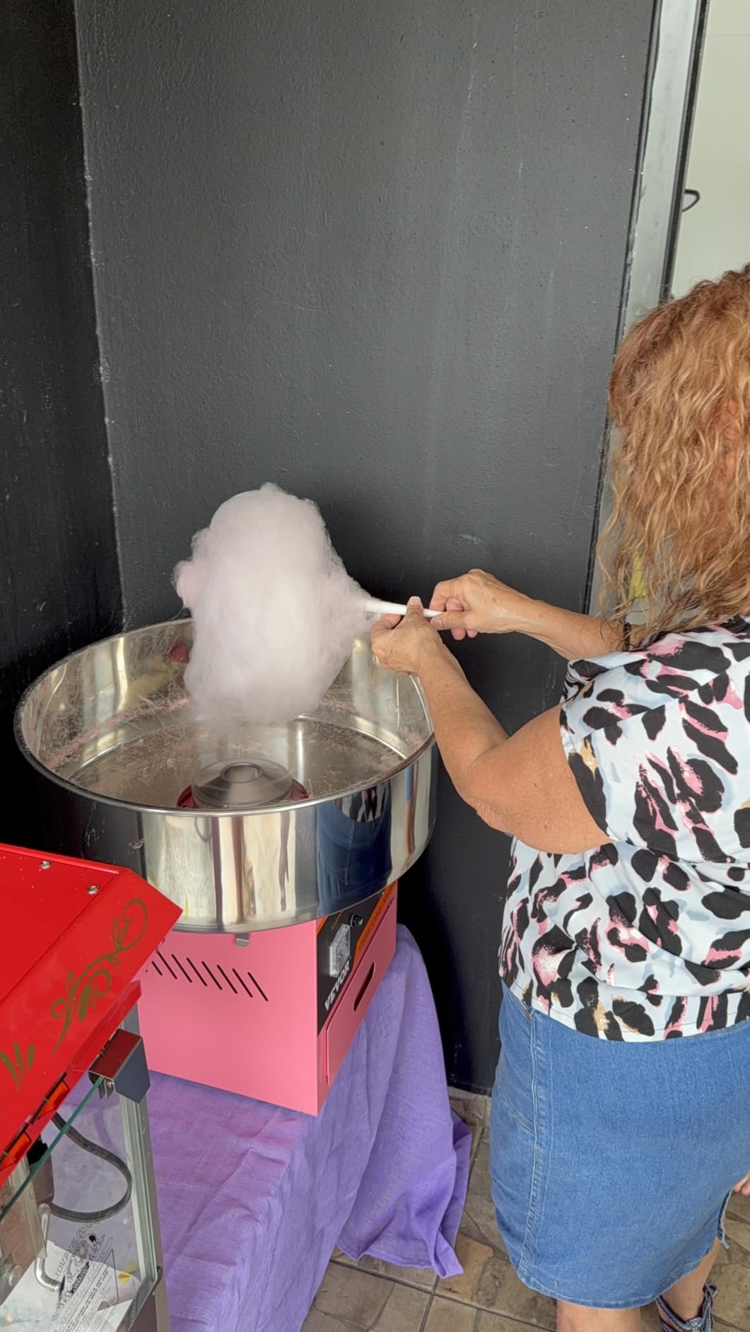 VEVOR Electric Cotton Candy Machine, 1000W Commercial Floss Maker w/Stainless Steel Bowl, Sugar Scoop and Drawer, Perfect for Home, Carnival, Kids Birthday, Family Party, Pink customer photo 1