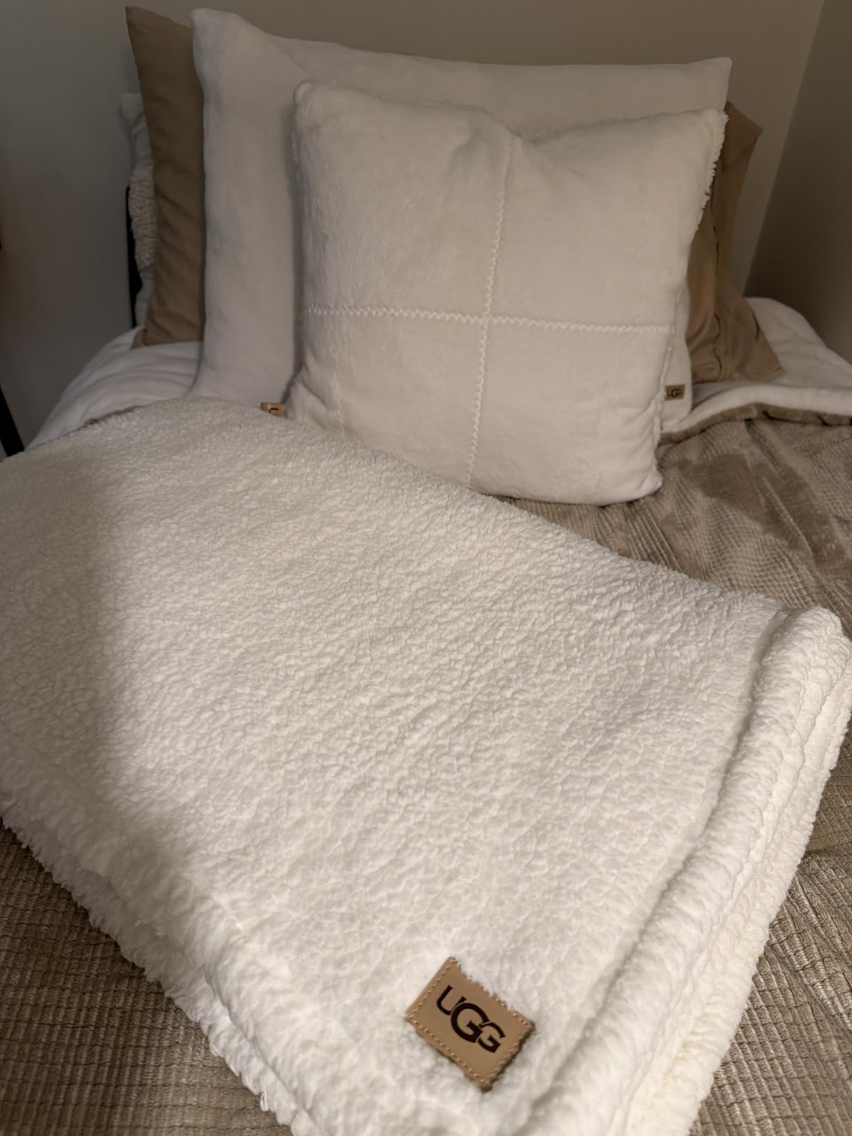 UGG Remina Queen Comforter Set with Throw Blanket & Pillow, 5-Piece, Grey | Fits Full & Queen Beds, Bed in a Bag Includes 1 Blanket, 2 Shams, 1 Pillow & 1 Reversible Comforter, Soft & Cozy, Washable customer photo 1