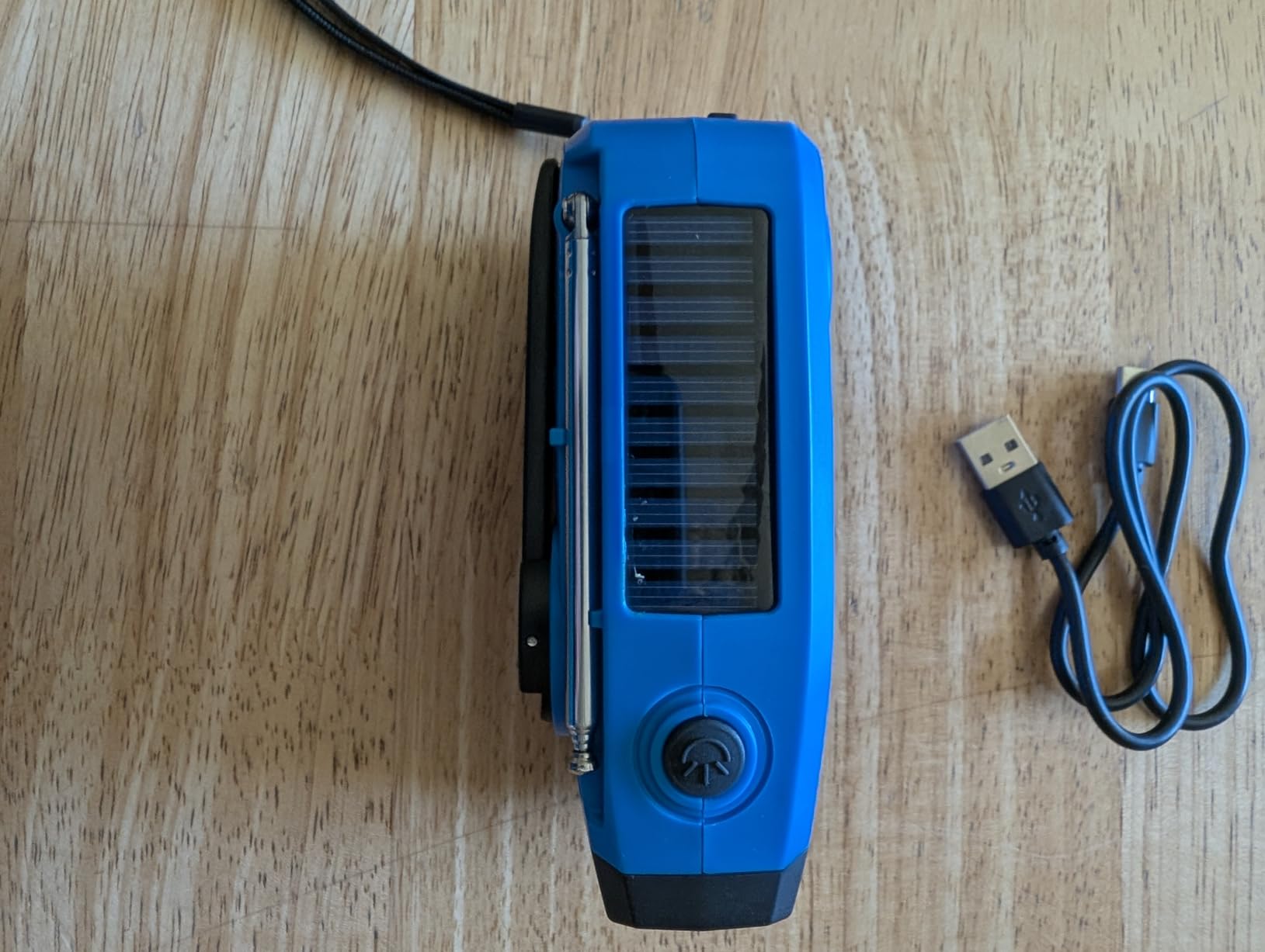 Emgykit Hand Crank Radio with AM/FM/NOAA Weather Band, for Emergencies | 3 LED Flashlights, SOS Function, Solar Powered, Hand Cranked, 2000mAh/7400mWh Charger, for Power Outage - Red customer photo 2