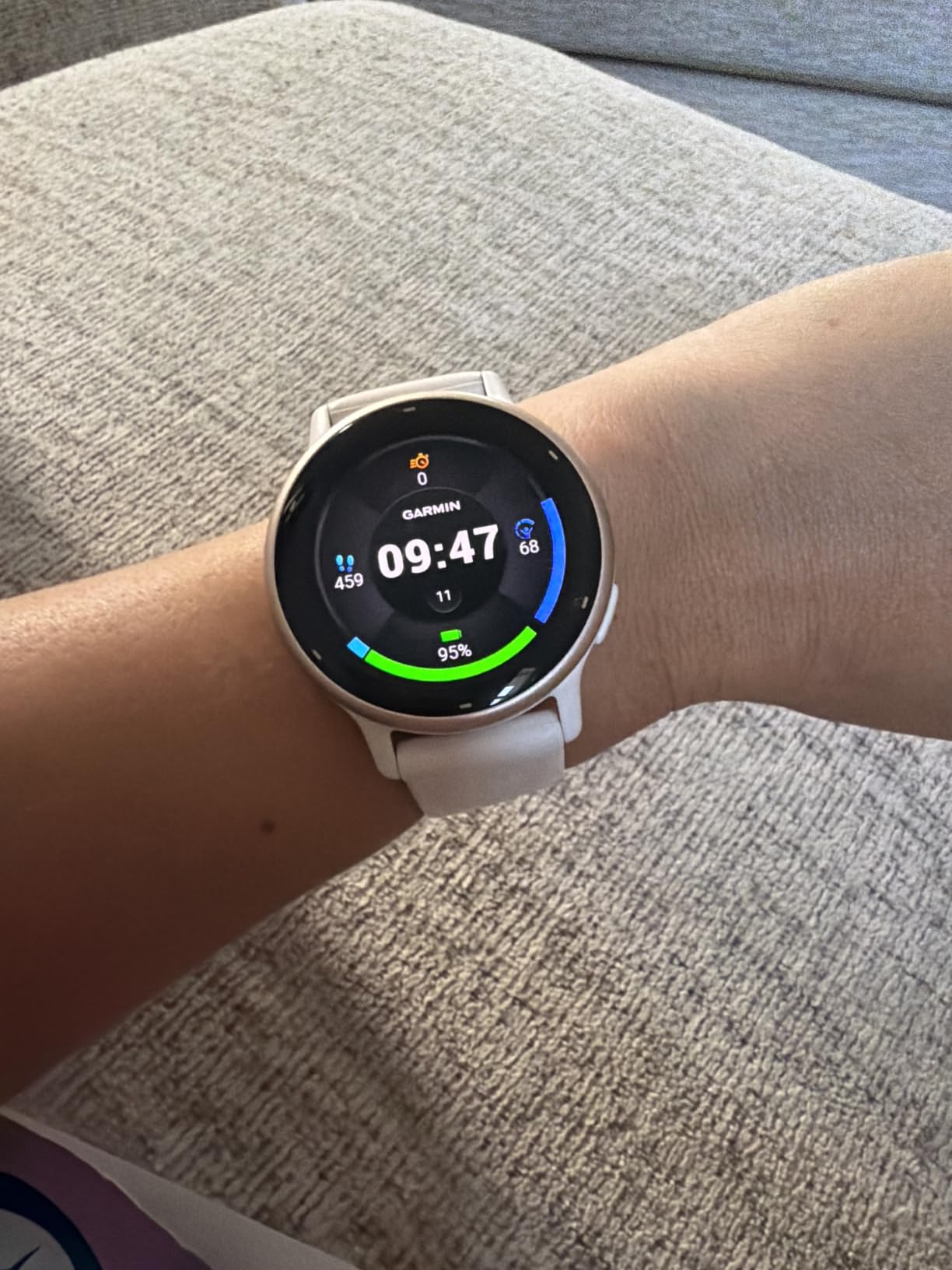 Garmin vívoactive 5, Health & Fitness GPS Smartwatch, 42mm, Ivory | 24/7 Health Monitoring, Built-In Sports Apps, Sleep Coach, Body Battery Energy Monitoring, Workout Benefit & Recovery Time customer photo 2