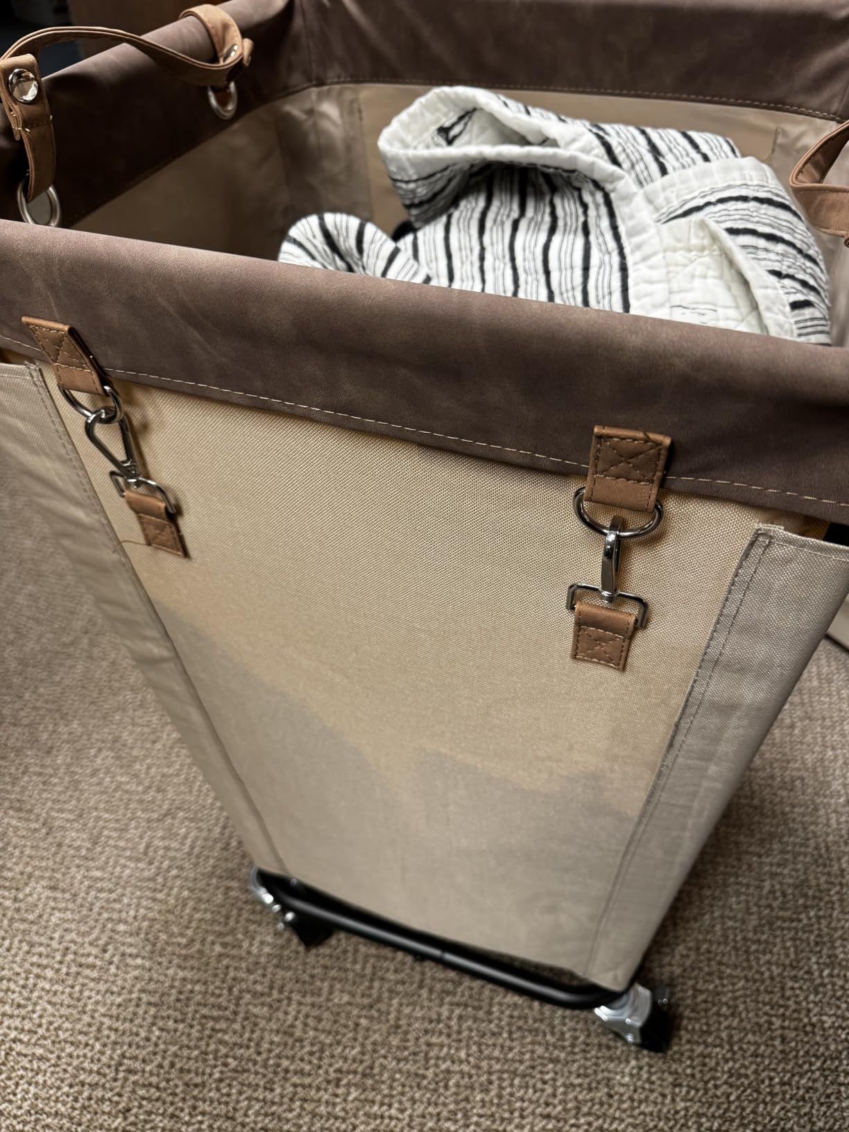 StorageWorks 160L Laundry Basket with Wheels, Rolling Hampers for Clothing | Beige Laundry Basket with Wheels, Metal Frame & Handles, Rolling Hamper for Bedroom, Bathroom, Dorm, Hotel customer photo 1