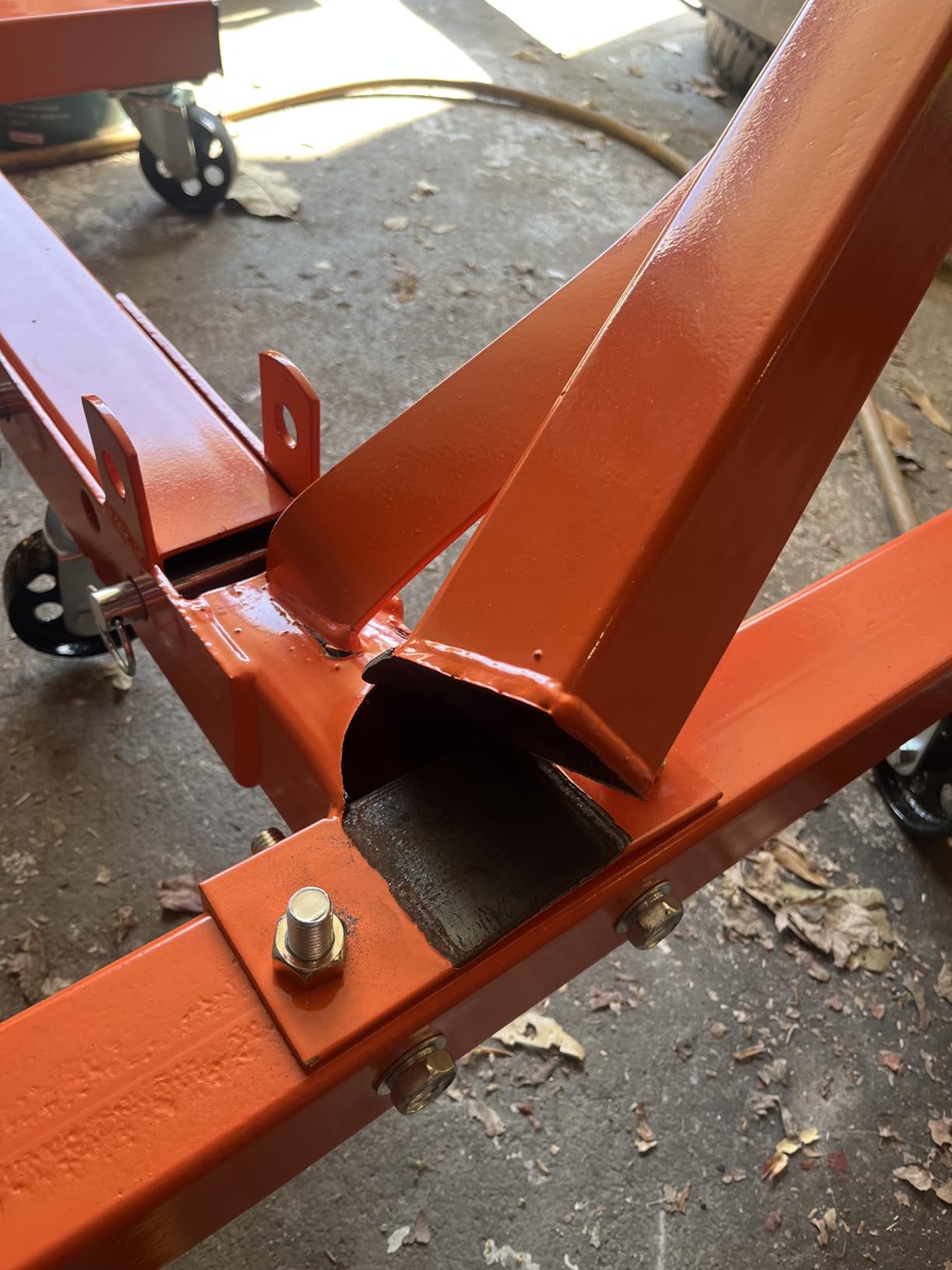 VEVOR Engine Stand 1500 LBS Capacity 360° Rotating Head with 5 Casters, Heavy Duty Steel Motor Stand with 4 Adjustable Arms, Ideal for Engine Repair, Vehicle Maintenance and Auto Workshop Use customer photo 1