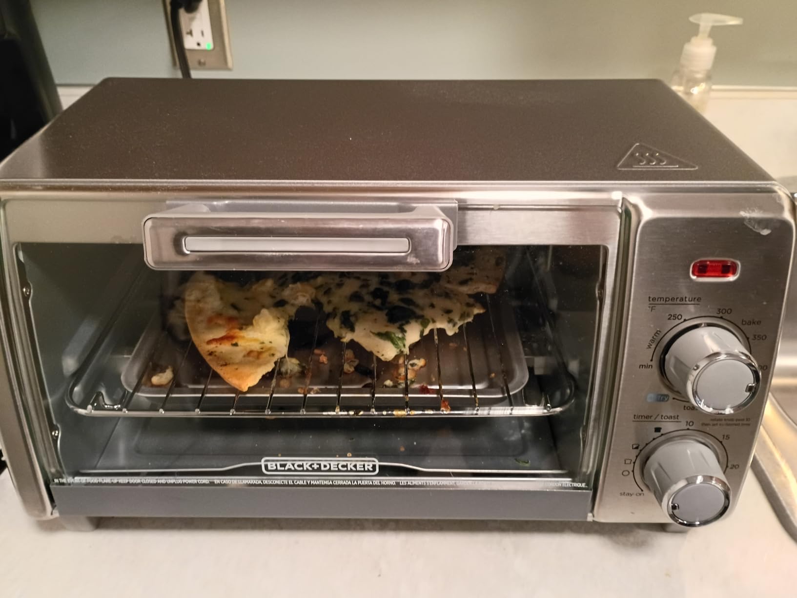 BLACK+DECKER 4-Slice Air Fry Toaster Oven, 5-in-1 Countertop Oven | Air fry, bake, broil, toast and keep warm with EvenToast technology and room for a 9-inch pizza customer photo 1