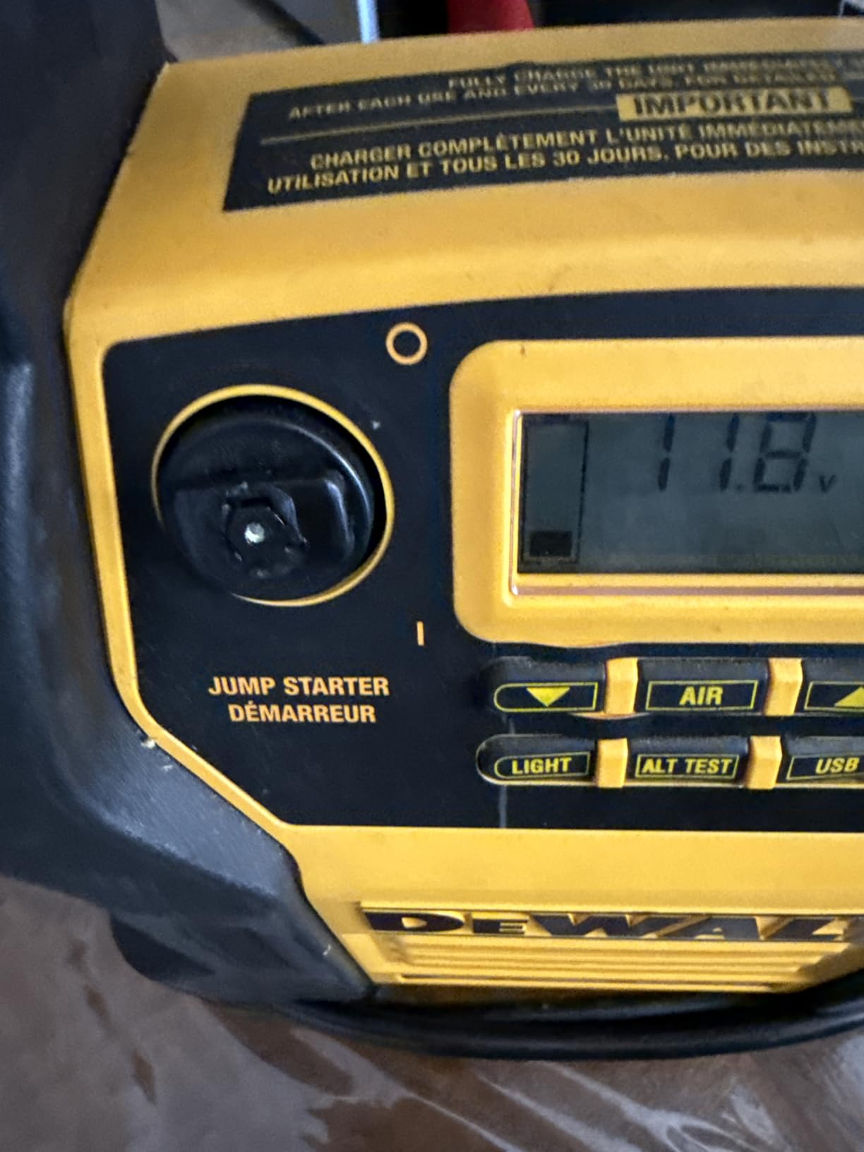 DEWALT DXAEJ14 1600 Amp Jump Starter with Compressor | Portable Power Station with 15W USB-A and 25W USB-C Power customer photo 1