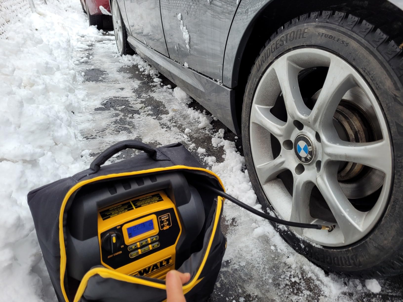 DEWALT DXAEJ14 1600 Amp Jump Starter with Compressor | Portable Power Station with 15W USB-A and 25W USB-C Power customer photo 2
