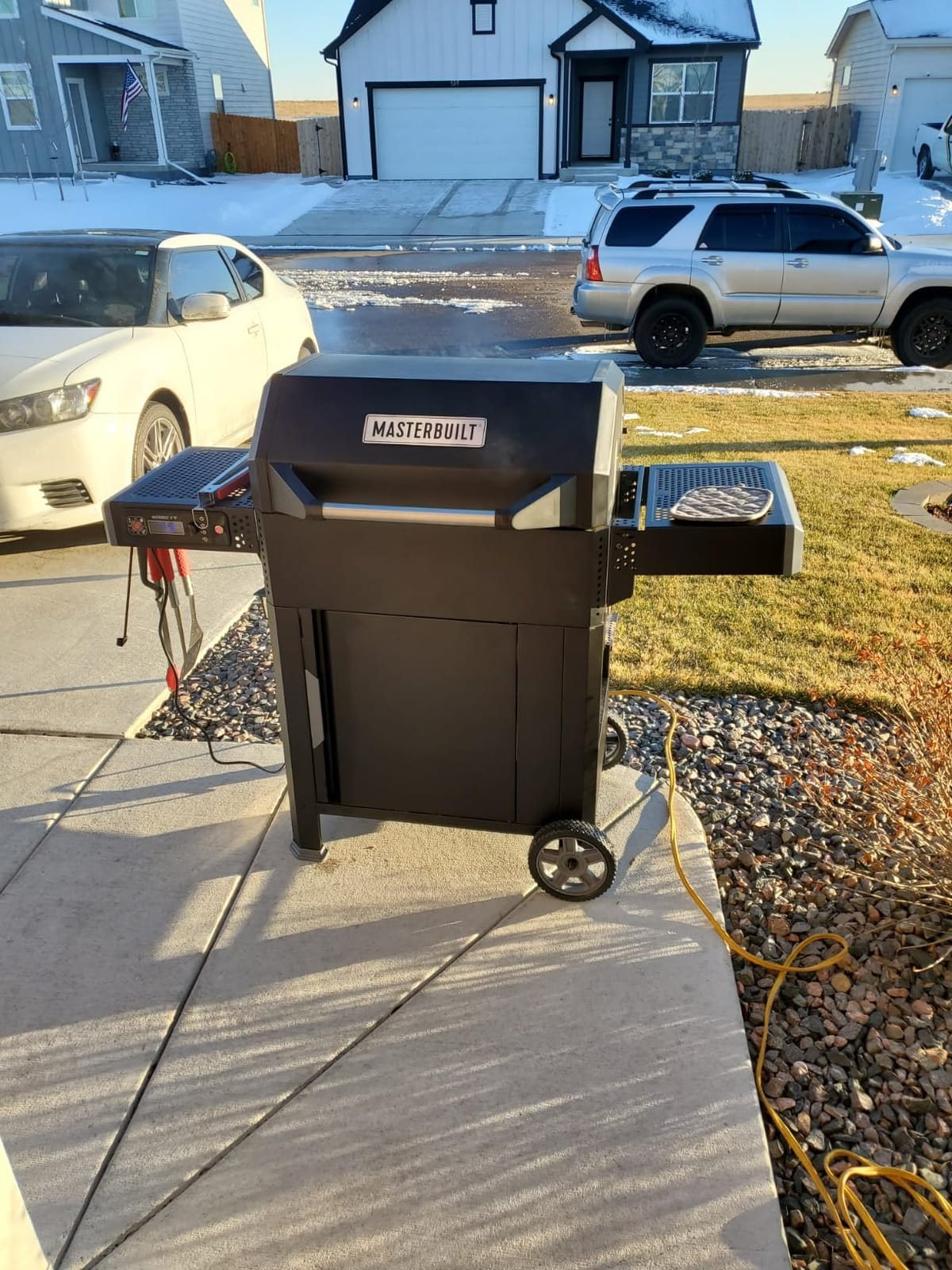 Masterbuilt AutoIgnite 545 Digital Charcoal Grill and Smoker Combo for Easy Grilling, Digital Control, App, Sear Plate, Mini Hopper and 545 BBQ Cooking Square In. in Black customer photo 1