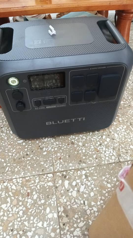 BLUETTI AC200L Portable Power Station 2048Wh 2400W LiFePO4 Battery | 3600W Power Lifting, Expandable to 8192Wh, 30A RV Output, Solar Generator for Camping, RV, Home Use, Emergency customer photo 2