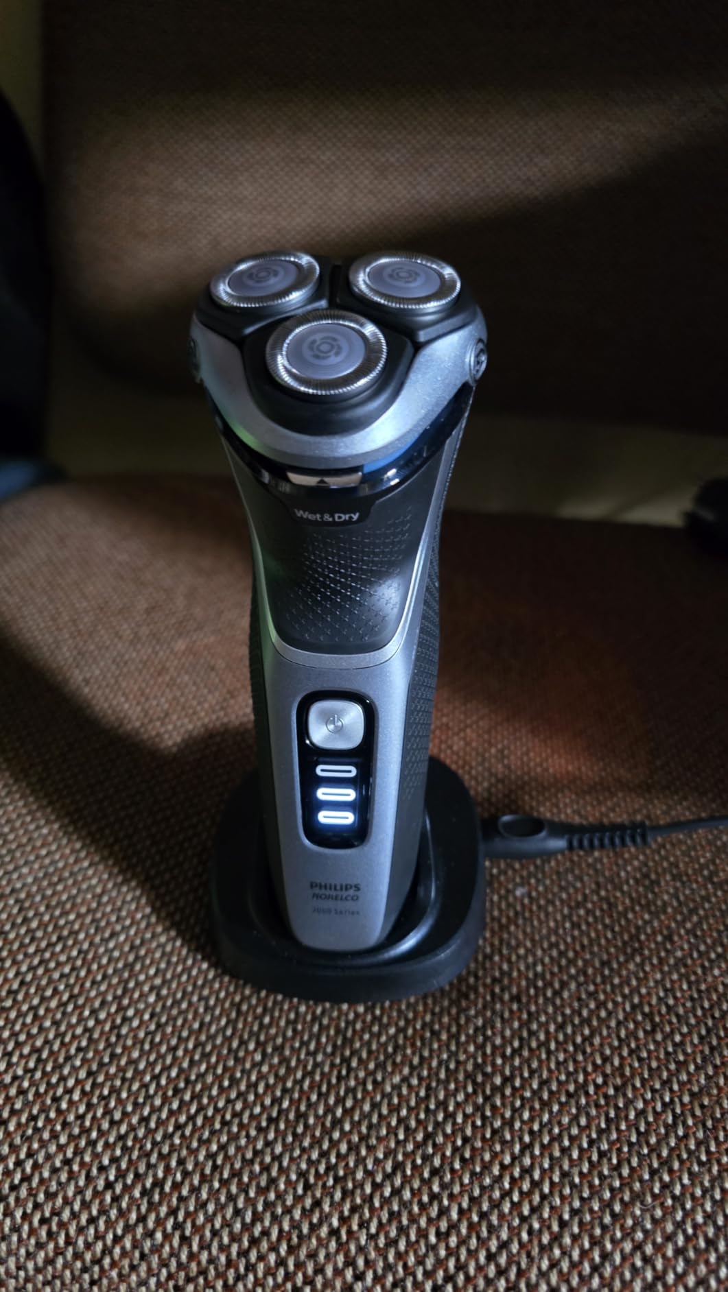 Philips Norelco 3900 Electric Shaver, Storm Blue | 27 Self Sharpening ComfortCut Blades, 5D Pivot & Flex Heads, Wet or Dry Use, Includes Travel Pouch & Charging Stand, S3341/92 customer photo 1