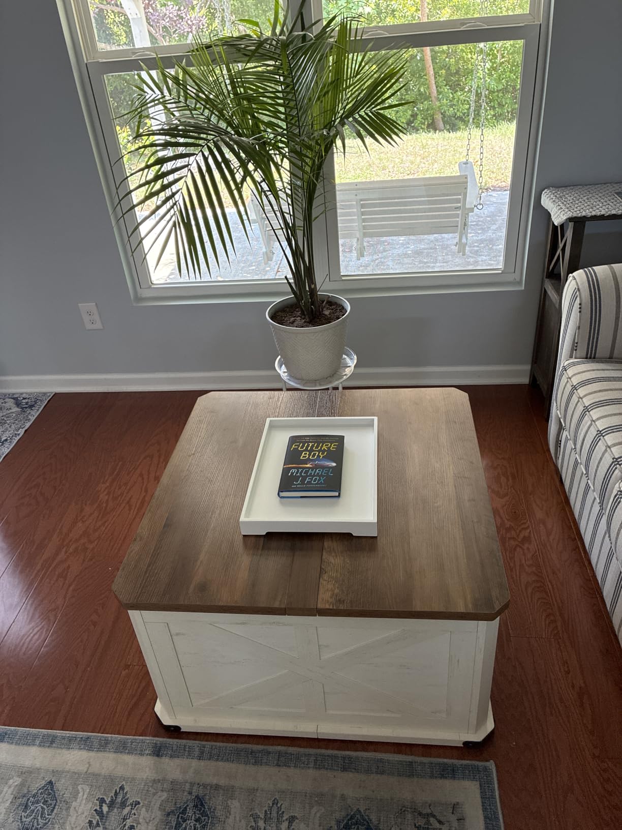 VASAGLE Farmhouse Coffee Table with Storage, Flip-Top Lids, Square Coffee Table for Living Room, with Hidden Compartment, Honey Brown and Rustic White, LIRY Collection ULCT232W73 customer photo 2
