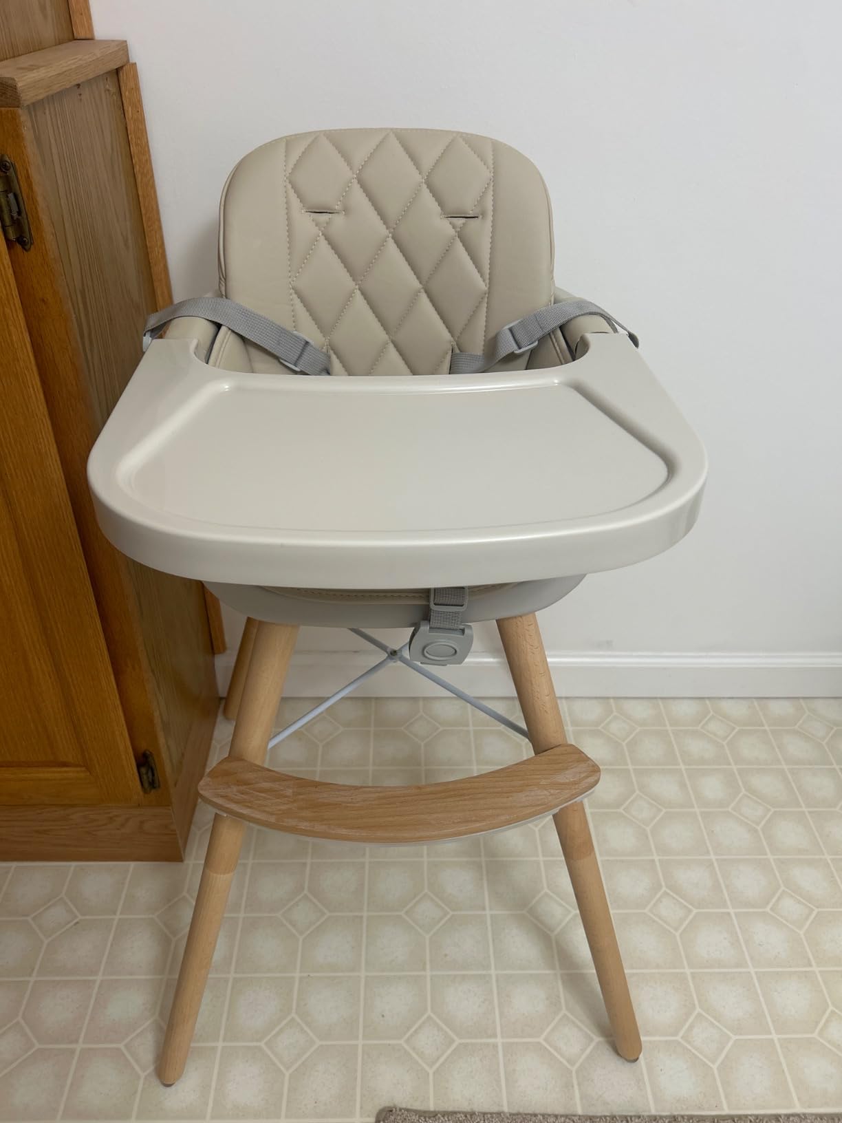 Mallify 3-in-1 Wooden High Chair, Convertible High Chairs for Babies and Toddlers, Baby Highchair with Adjustable Legs & Dishwasher-Safe Tray, Sleek Hardwood & Premium PU Cushion, Beige customer photo 1
